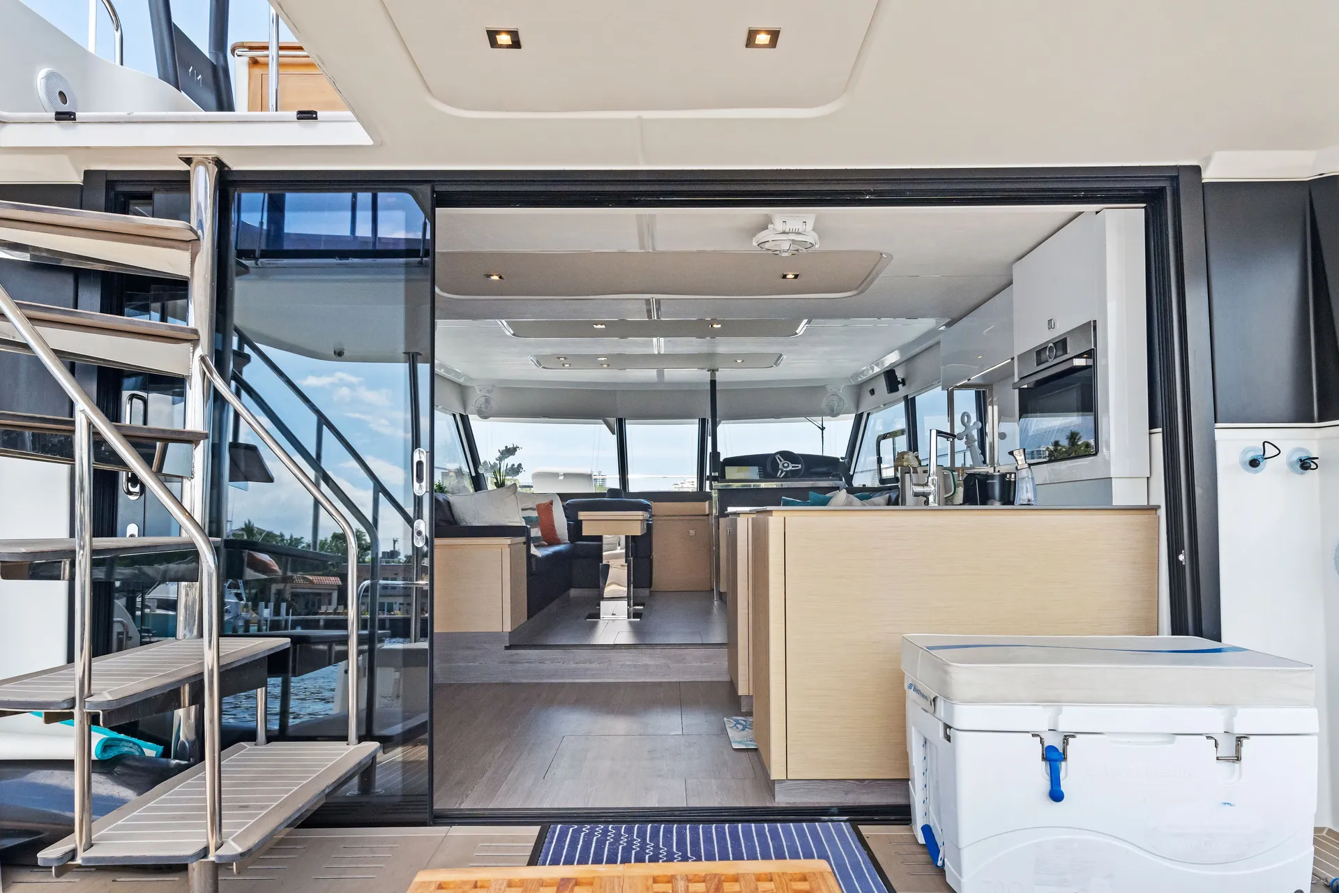 **SUMMER RATES* Luxury Power Catamaran FUEL, CAPTAIN AND STEW INCLUDED