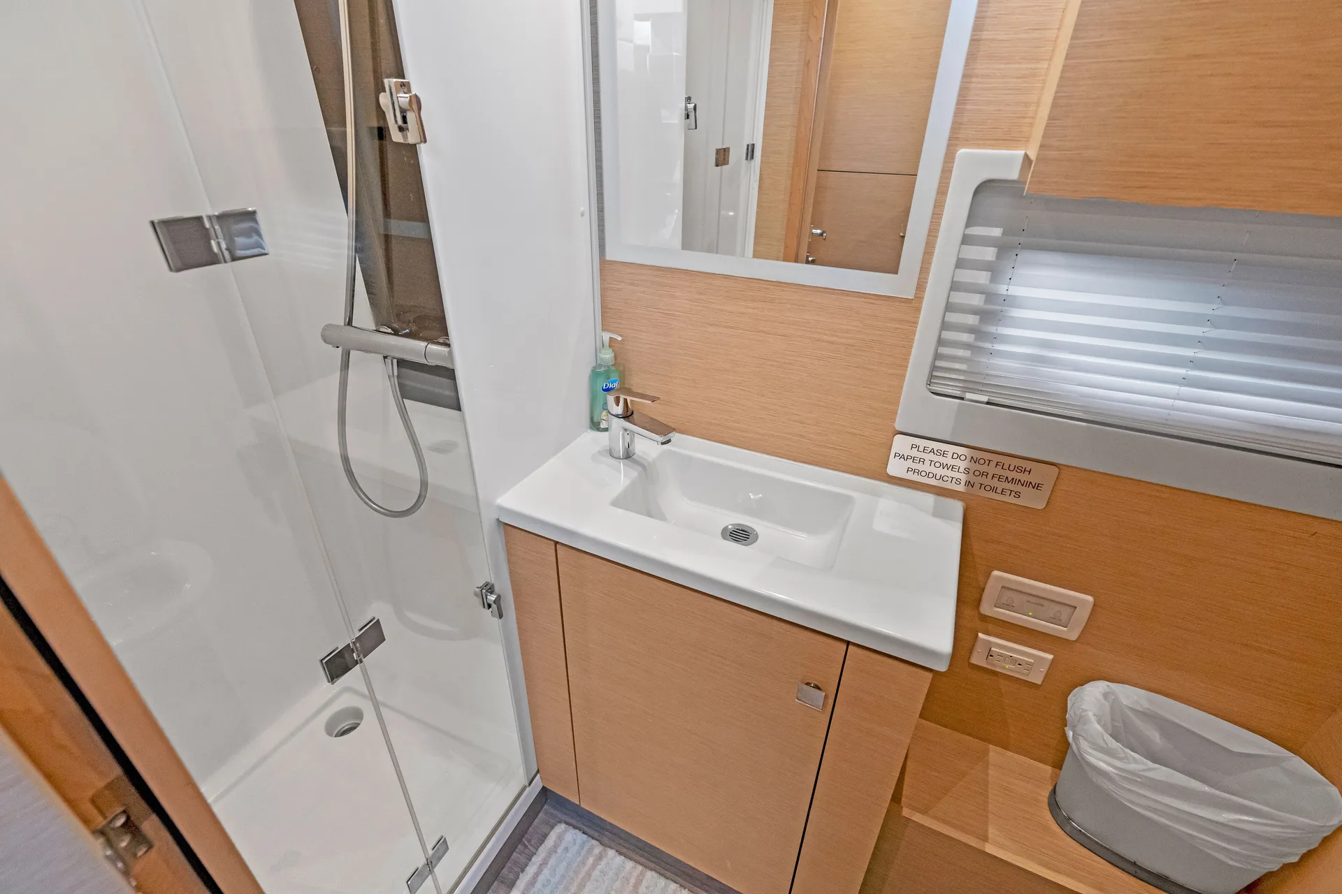 **SUMMER RATES* Luxury Power Catamaran FUEL, CAPTAIN AND STEW INCLUDED