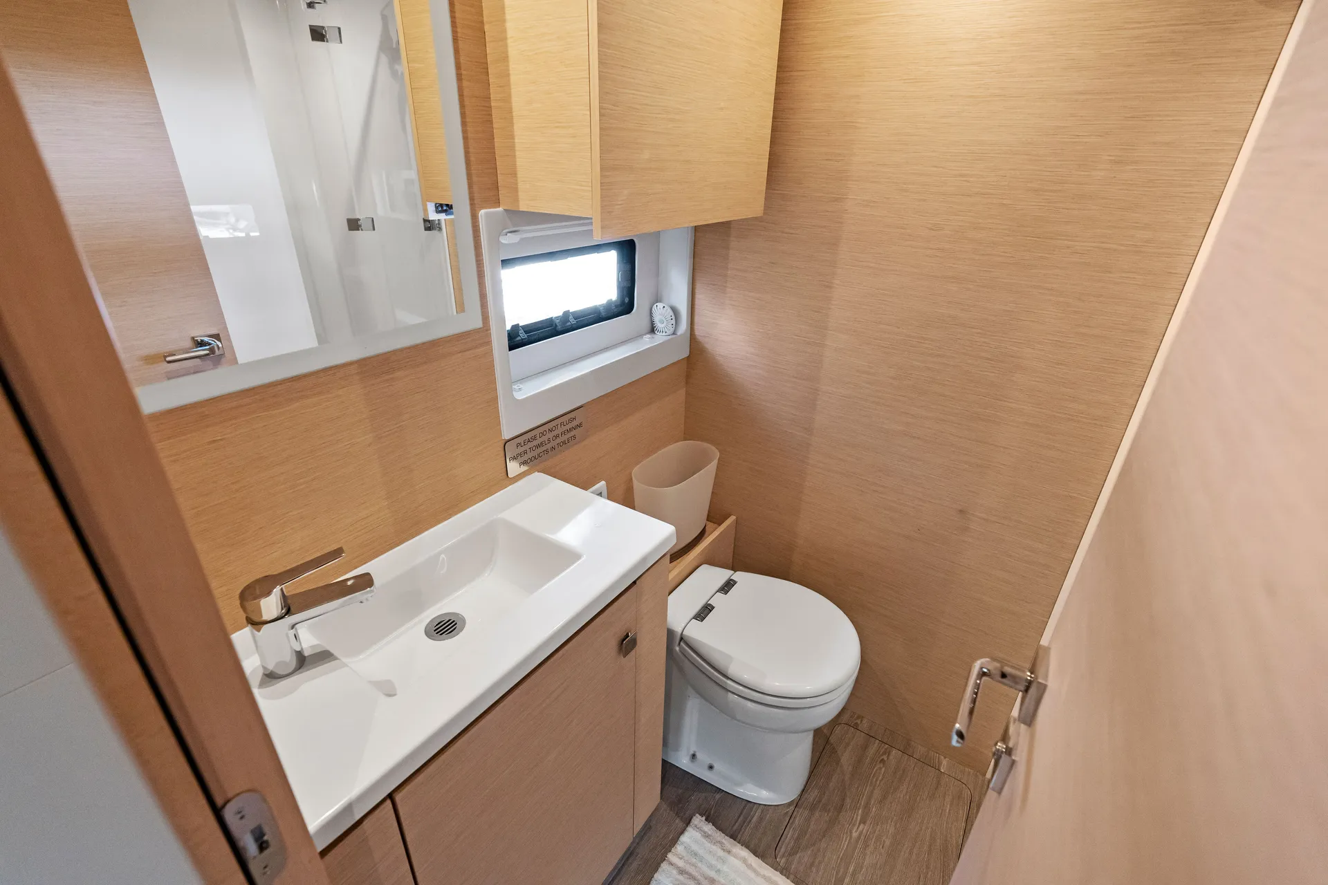 **SUMMER RATES* Luxury Power Catamaran FUEL, CAPTAIN AND STEW INCLUDED