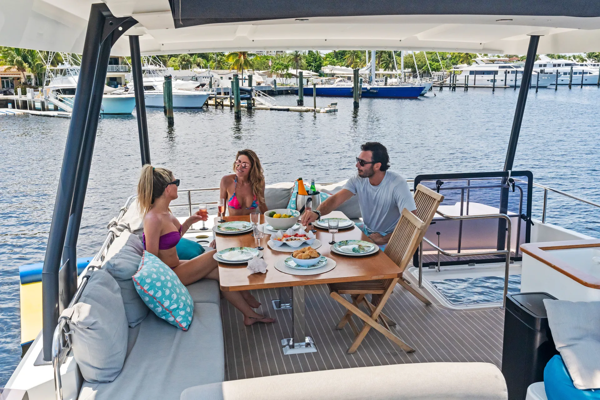 **SUMMER RATES* Luxury Power Catamaran FUEL, CAPTAIN AND STEW INCLUDED