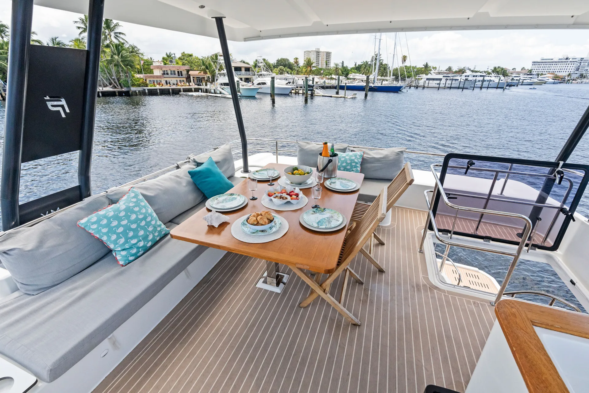 **SUMMER RATES* Luxury Power Catamaran FUEL, CAPTAIN AND STEW INCLUDED