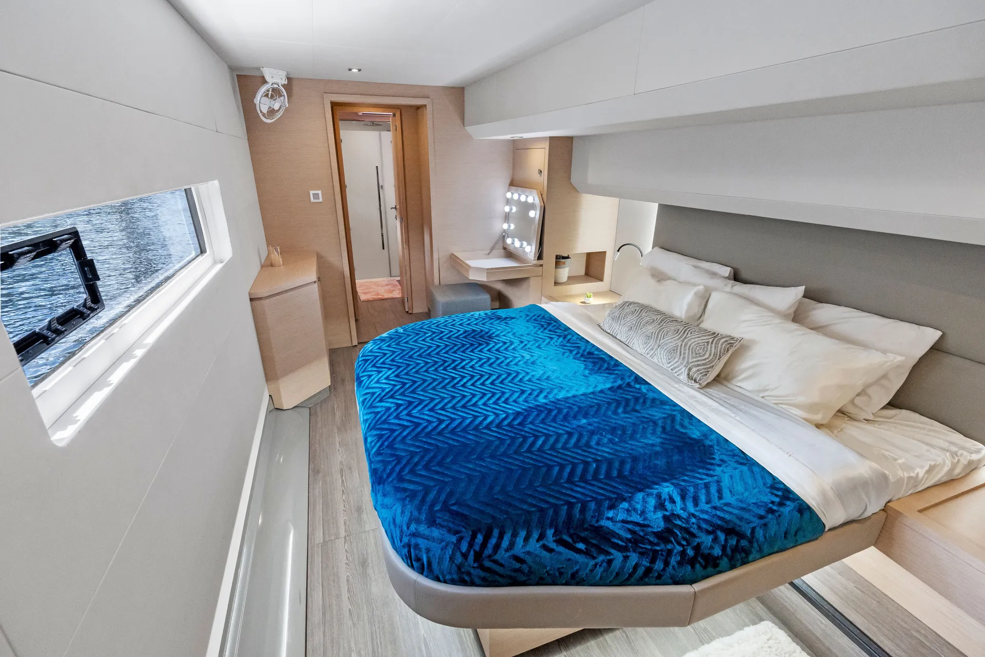 **SUMMER RATES* Luxury Power Catamaran FUEL, CAPTAIN AND STEW INCLUDED