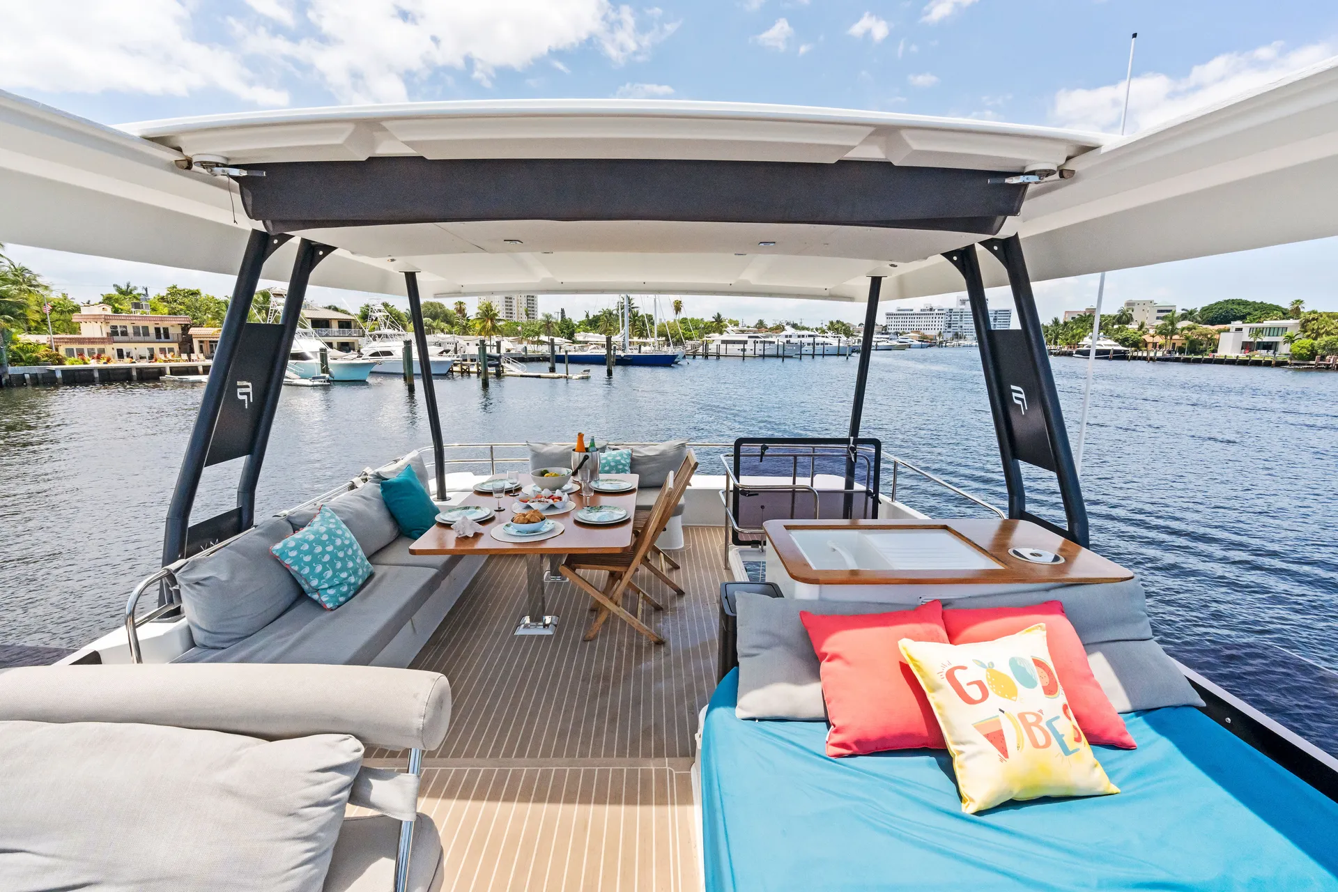**SUMMER RATES* Luxury Power Catamaran FUEL, CAPTAIN AND STEW INCLUDED