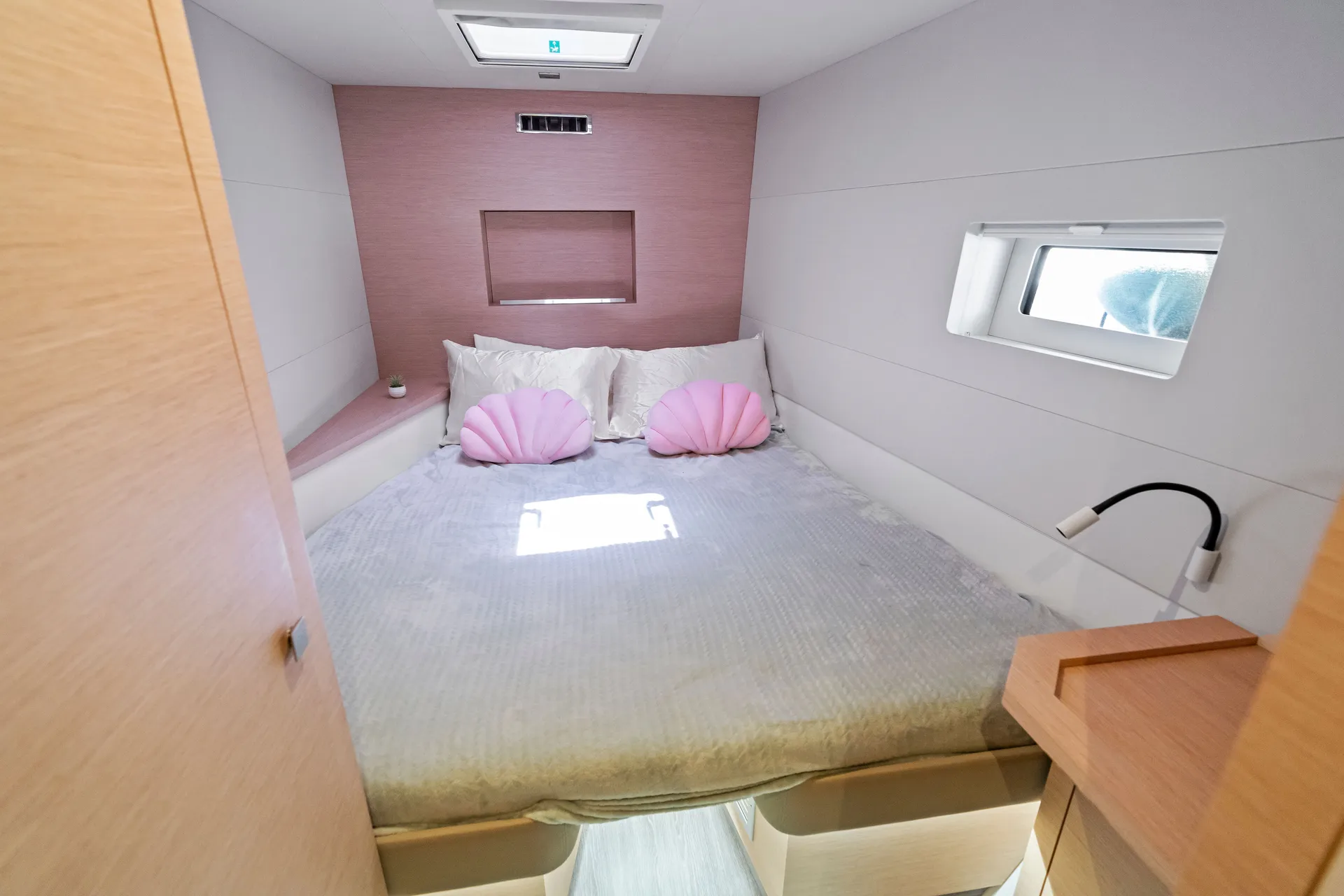**SUMMER RATES* Luxury Power Catamaran FUEL, CAPTAIN AND STEW INCLUDED