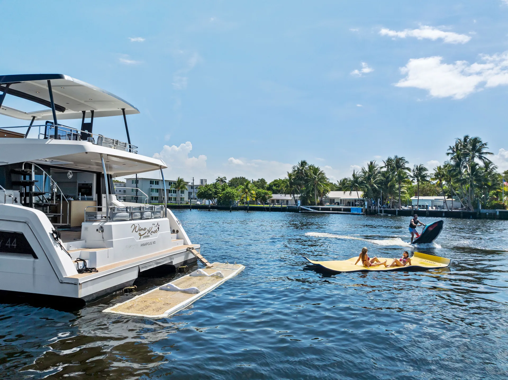 **SUMMER RATES* Luxury Power Catamaran FUEL, CAPTAIN AND STEW INCLUDED