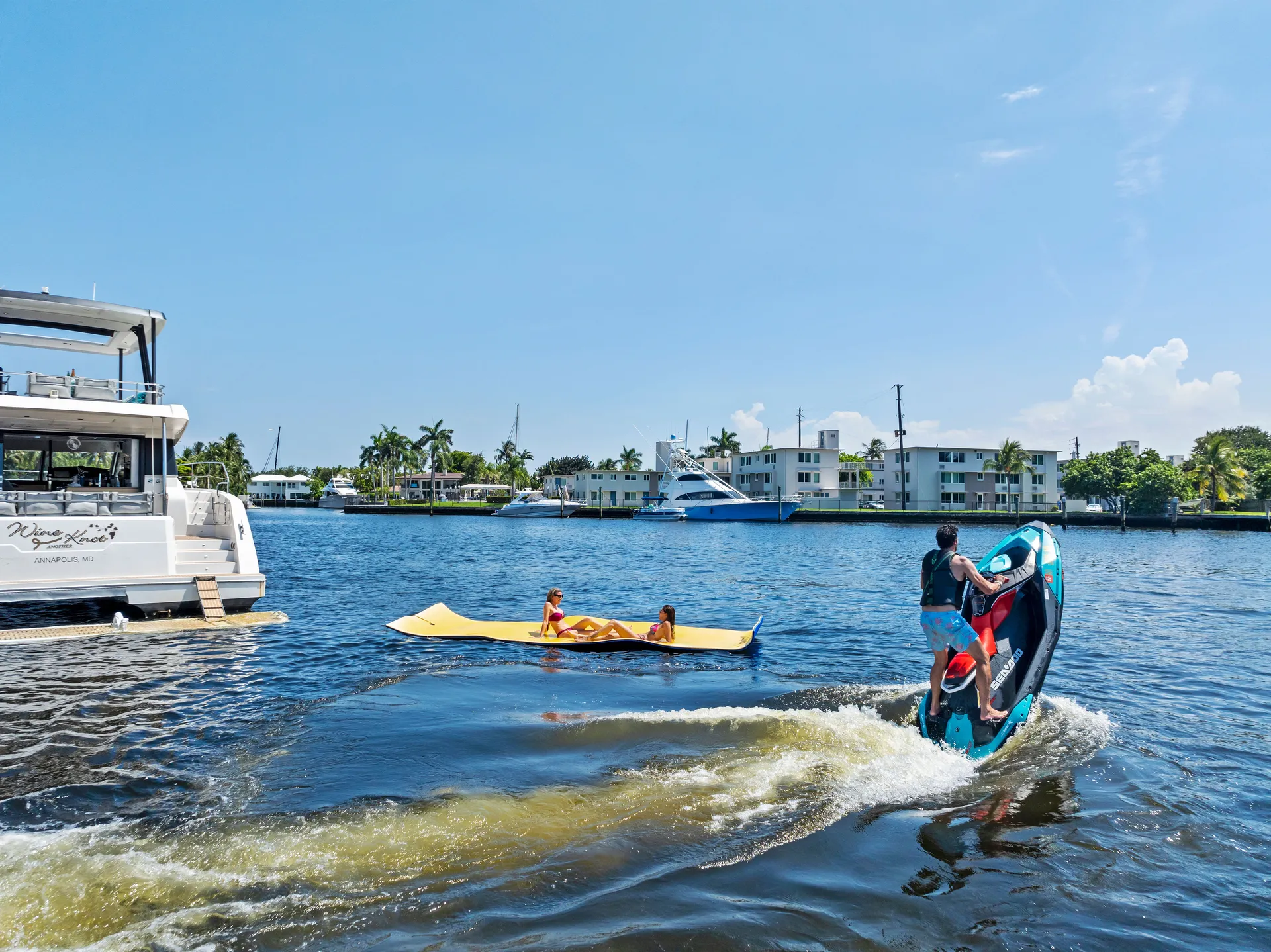 **SUMMER RATES* Luxury Power Catamaran FUEL, CAPTAIN AND STEW INCLUDED