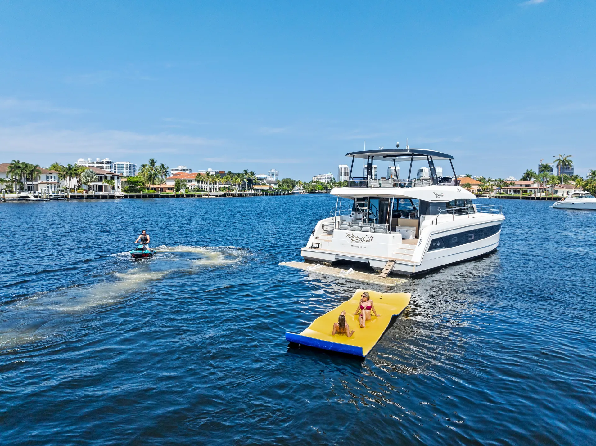 **SUMMER RATES* Luxury Power Catamaran FUEL, CAPTAIN AND STEW INCLUDED