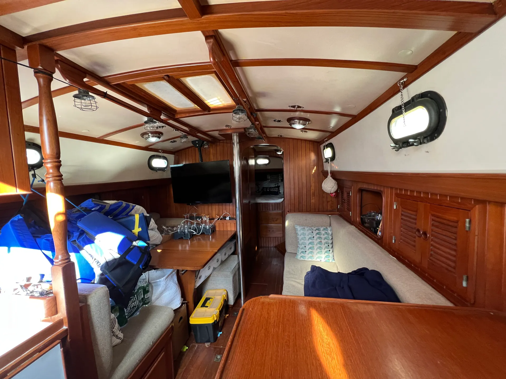  Sail NYC's skyline in style!