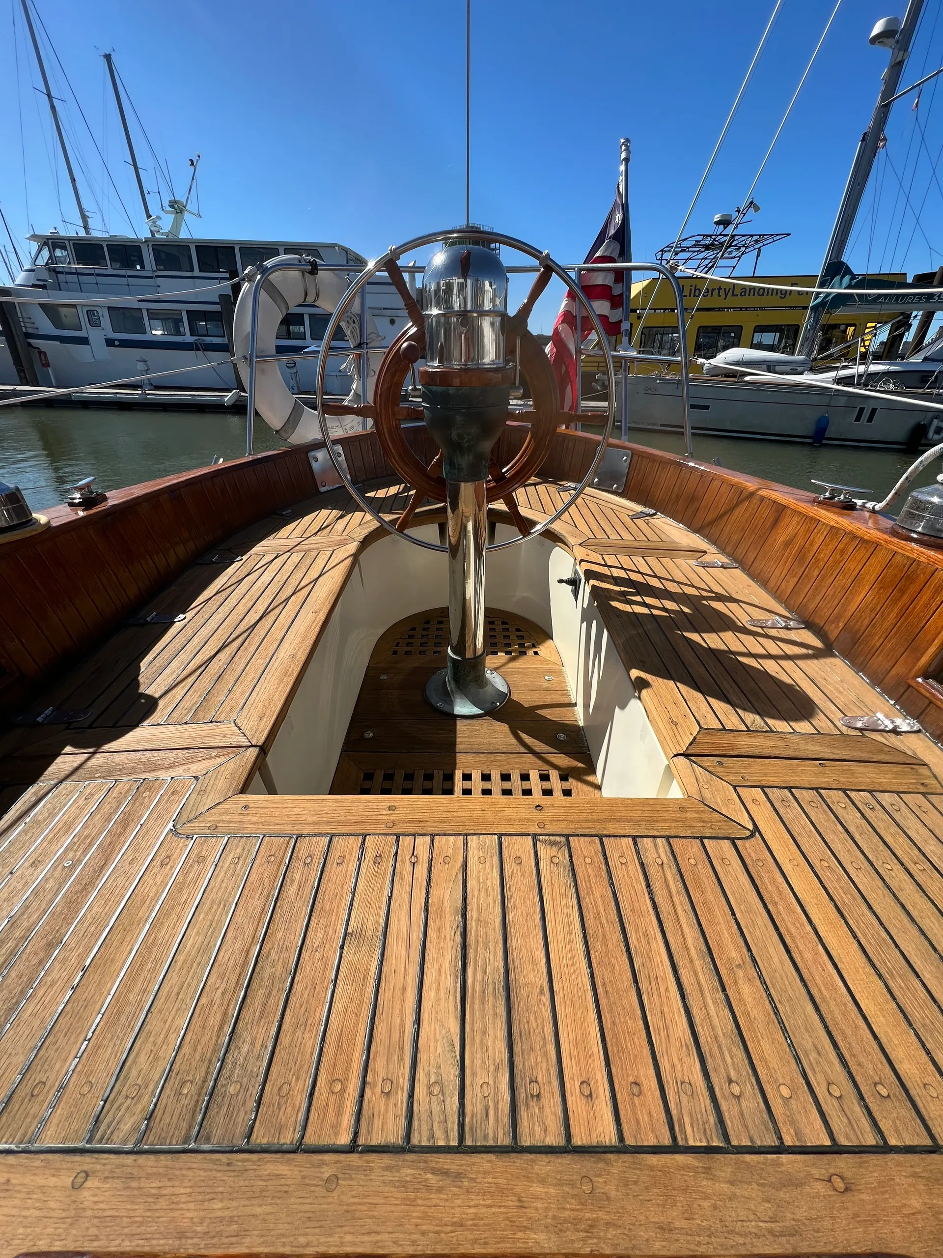  Sail NYC's skyline in style!