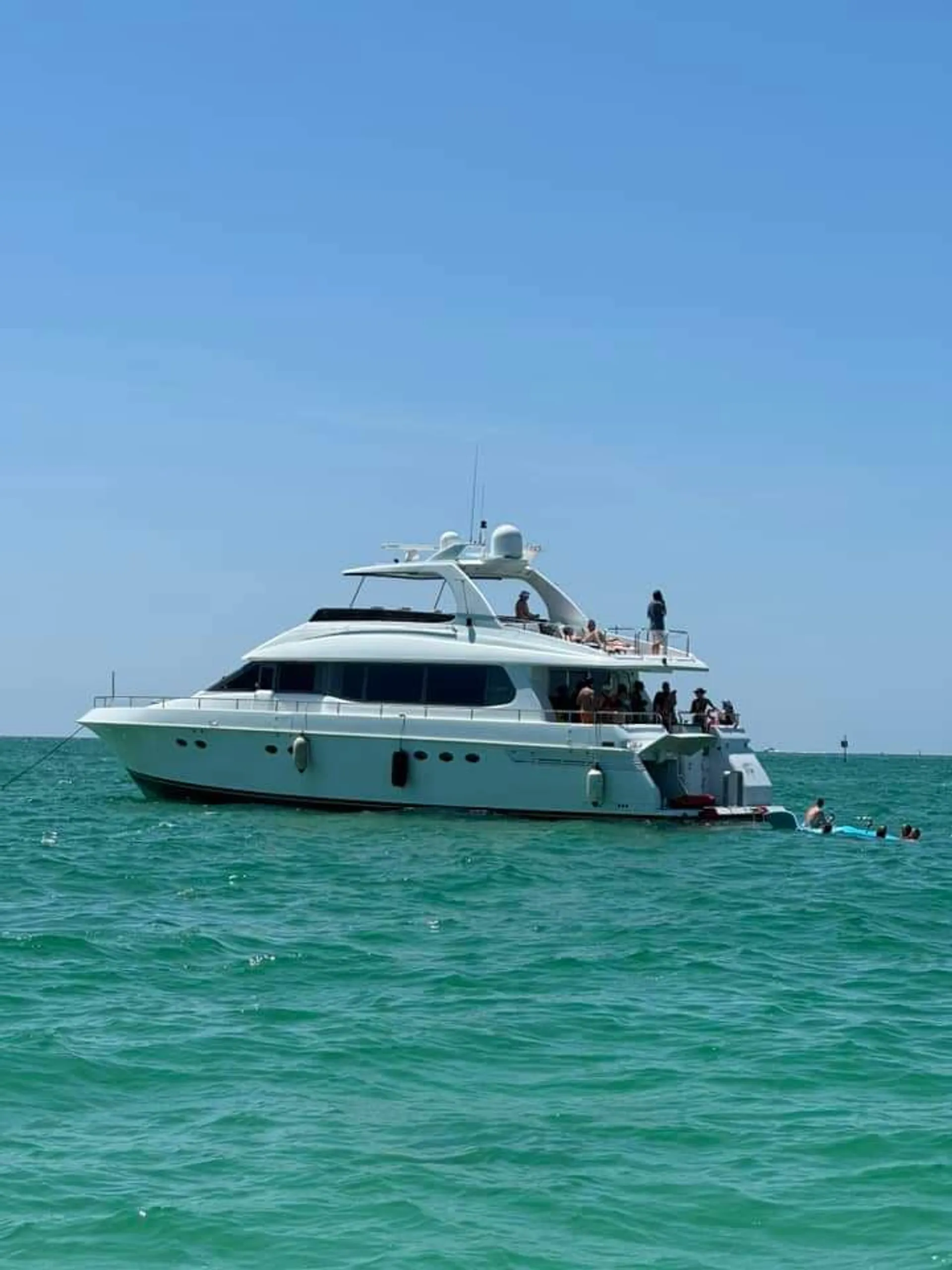 80' Ultra Luxury Mega-Yacht (Lazzara Skylounge) w/ Water Toys - 13 pax