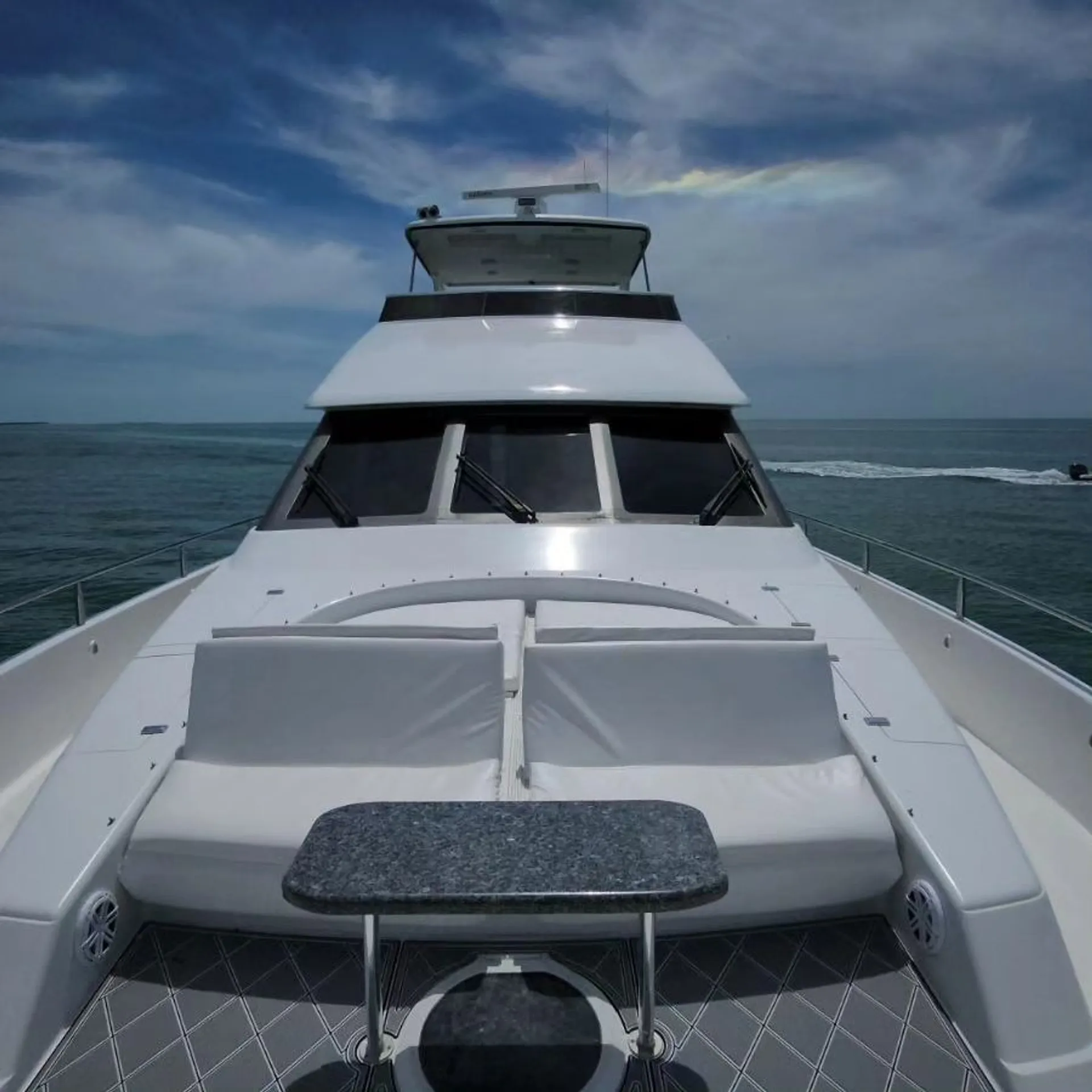 80' Ultra Luxury Mega-Yacht (Lazzara Skylounge) w/ Water Toys - 13 pax