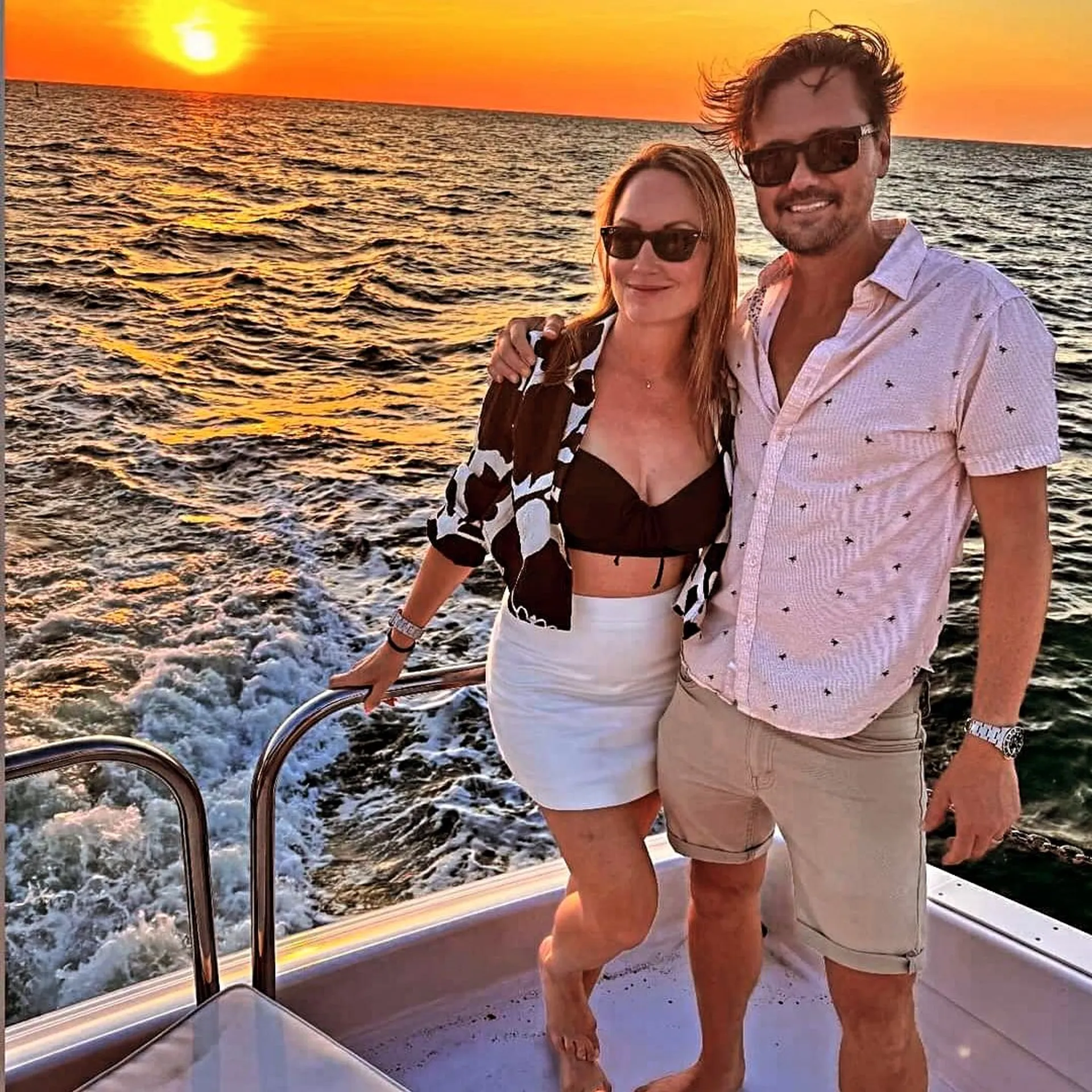 80' Ultra Luxury Mega-Yacht (Lazzara Skylounge) w/ Water Toys - 13 pax