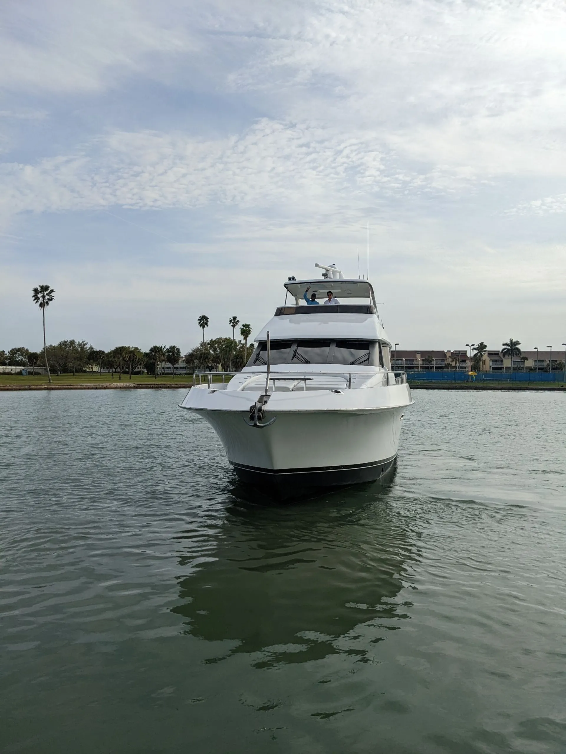 80' Ultra Luxury Mega-Yacht (Lazzara Skylounge) w/ Water Toys - 13 pax