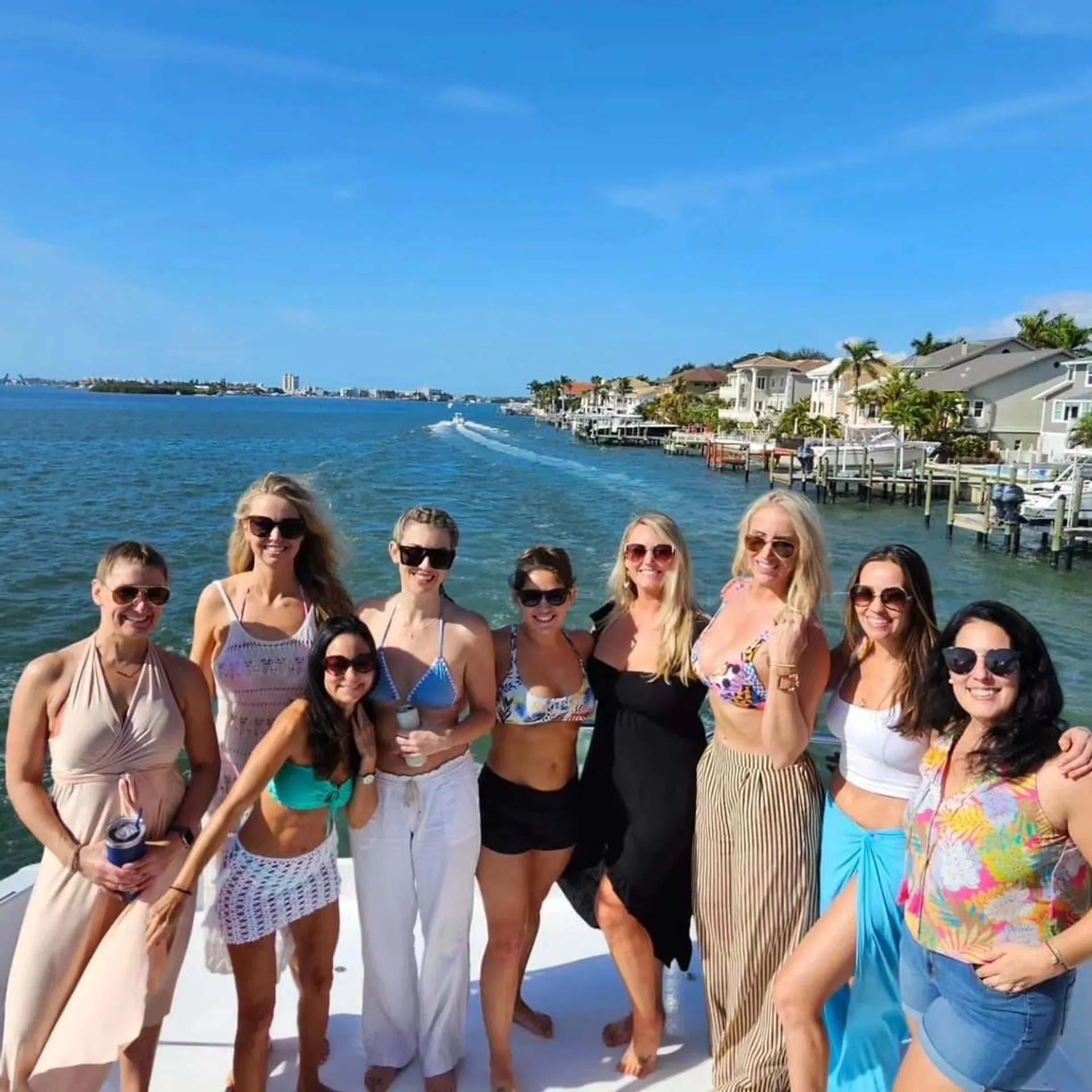 80' Ultra Luxury Mega-Yacht (Lazzara Skylounge) w/ Water Toys - 13 pax