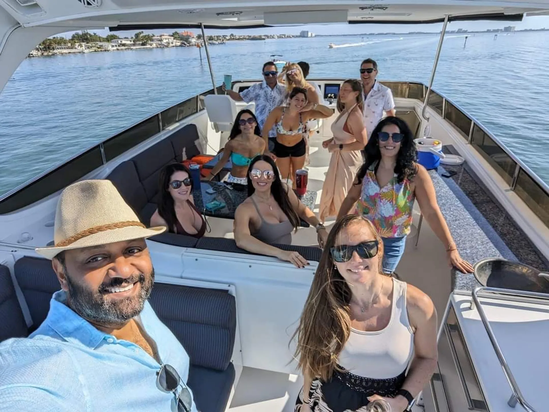 80' Ultra Luxury Mega-Yacht (Lazzara Skylounge) w/ Water Toys - 13 pax