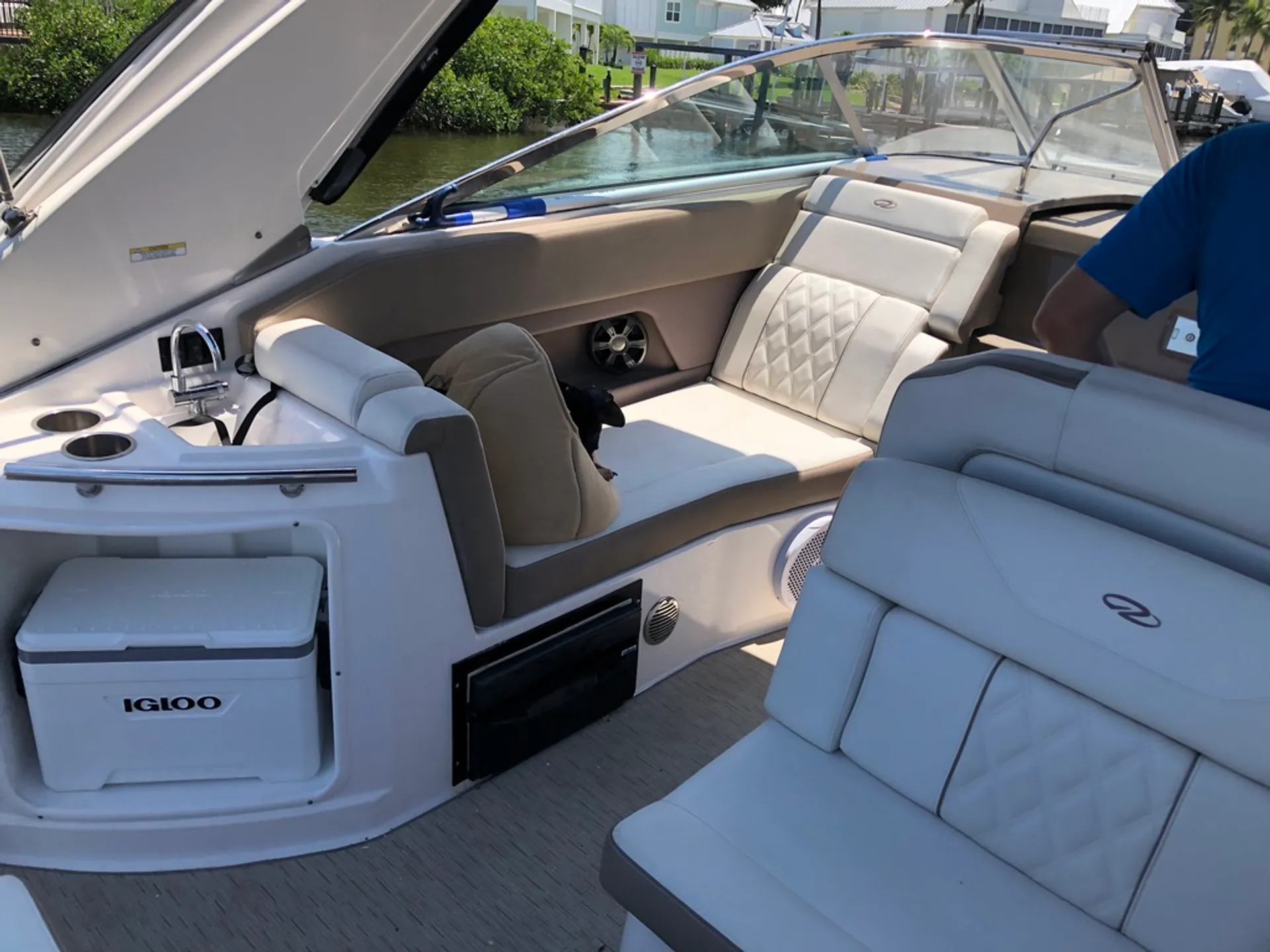 REGAL BOATS 28 EXPRESS CRUISER in Fort Myers Beach, FL — photo 8