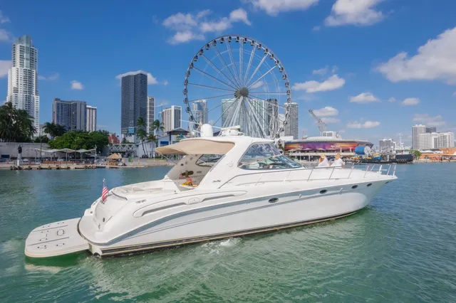 Rent a Azimut motor yacht in Miami, FL near me
