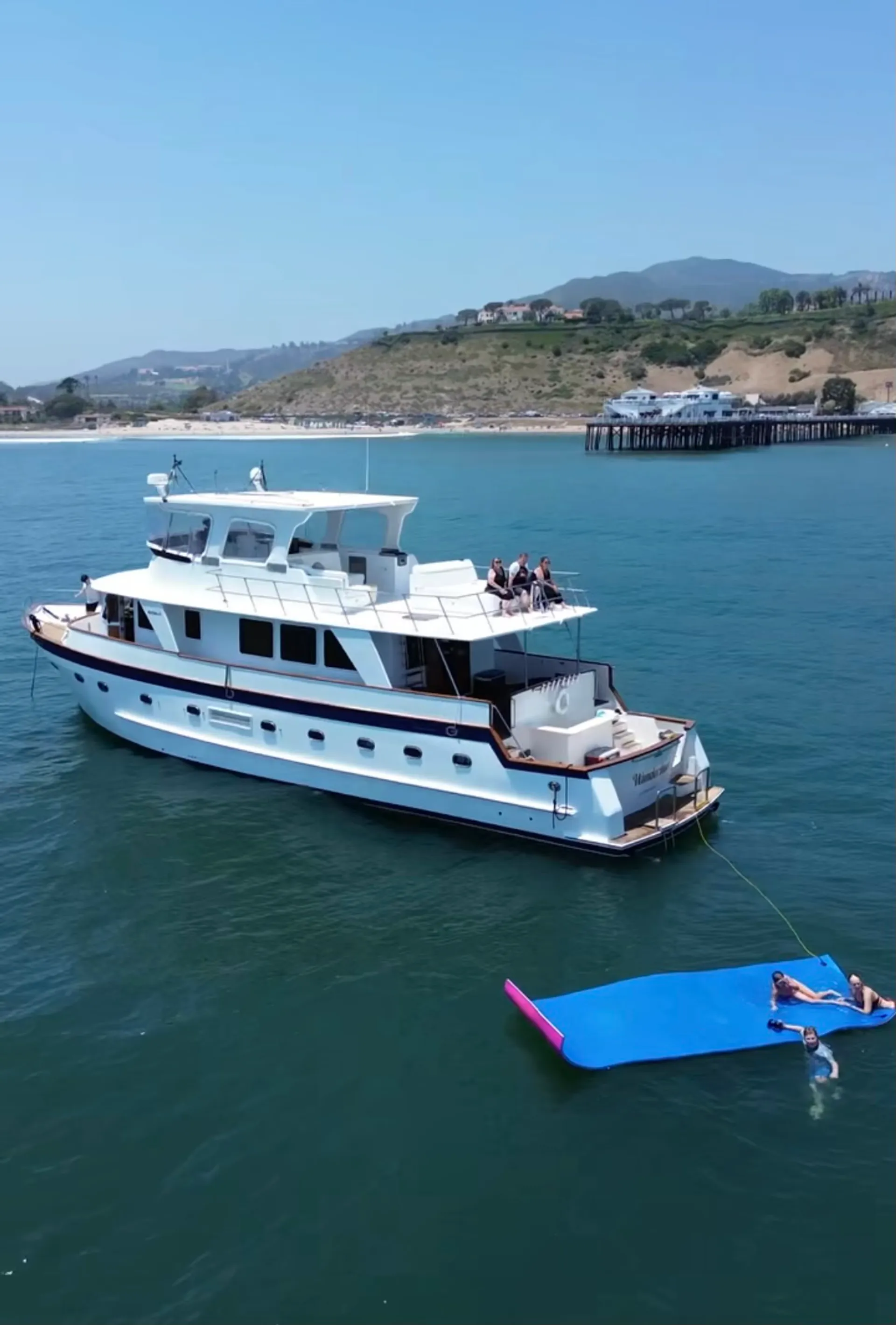 2015 70 ft defevor yacht lots of toys out door bar 