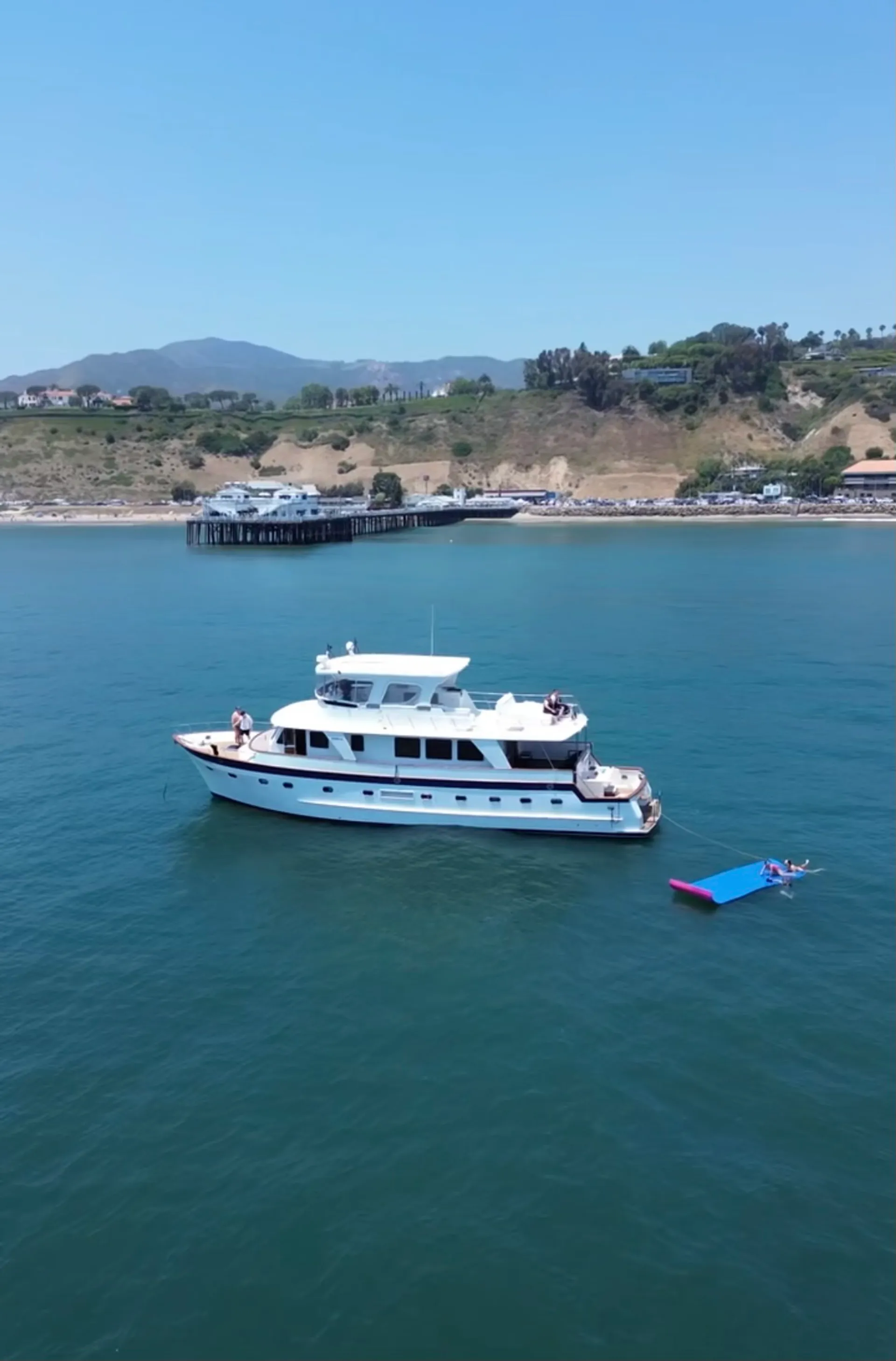 2015 70 ft defevor yacht lots of toys out door bar 