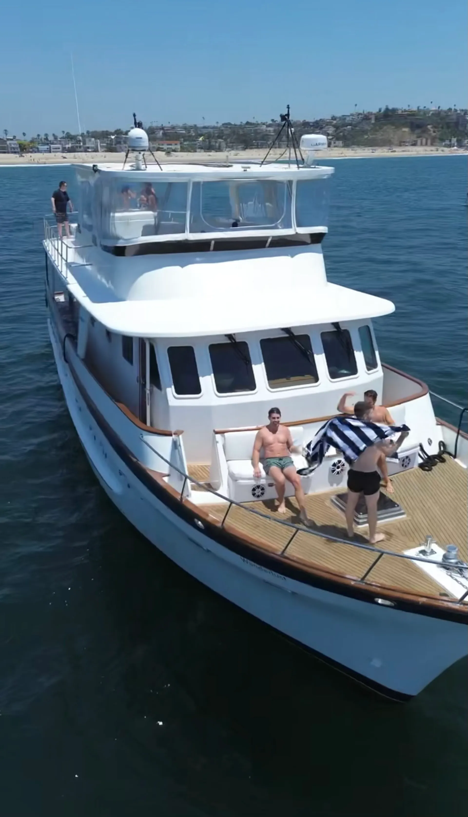 2015 70 ft defevor yacht lots of toys out door bar 