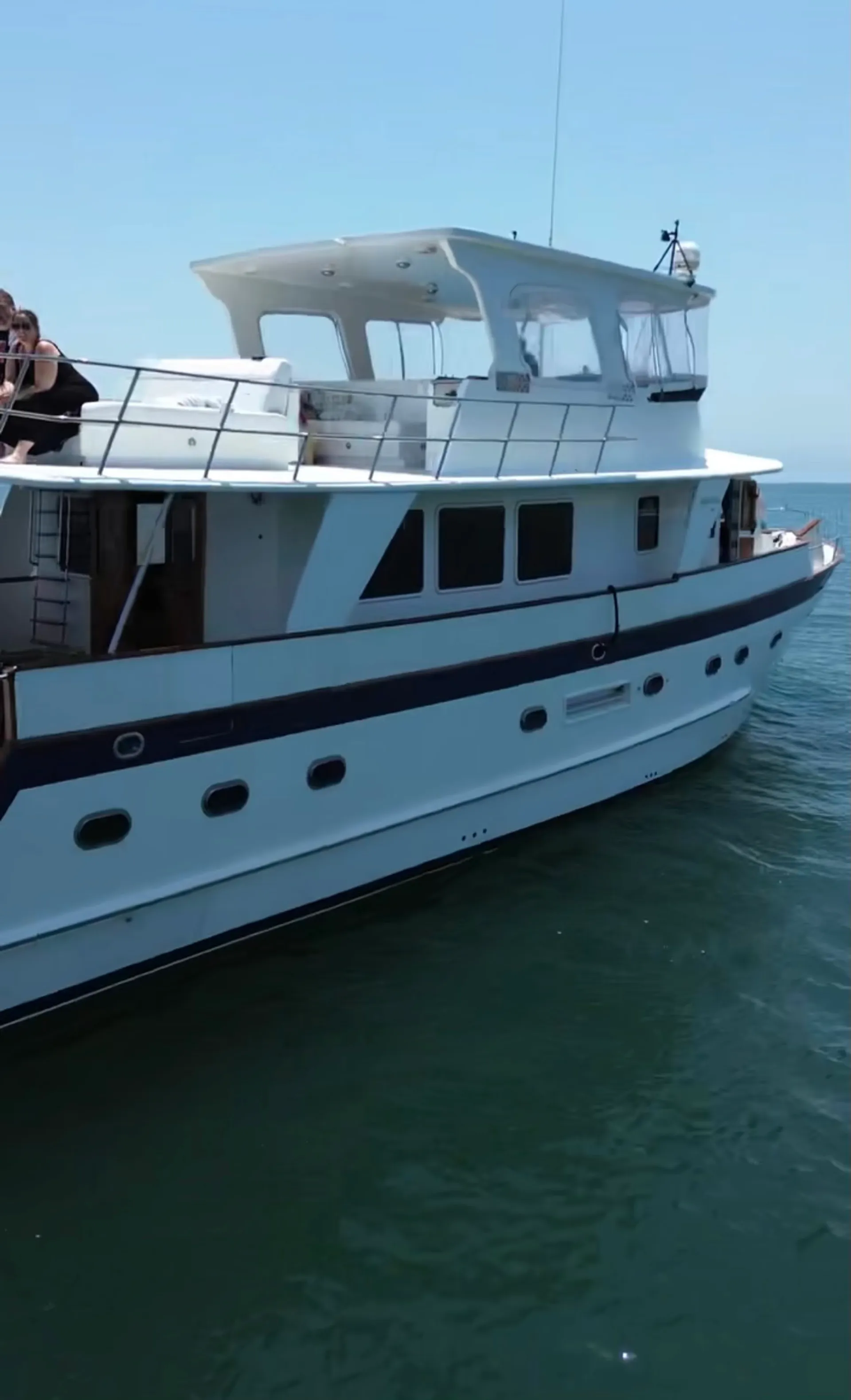 2015 70 ft defevor yacht lots of toys out door bar 