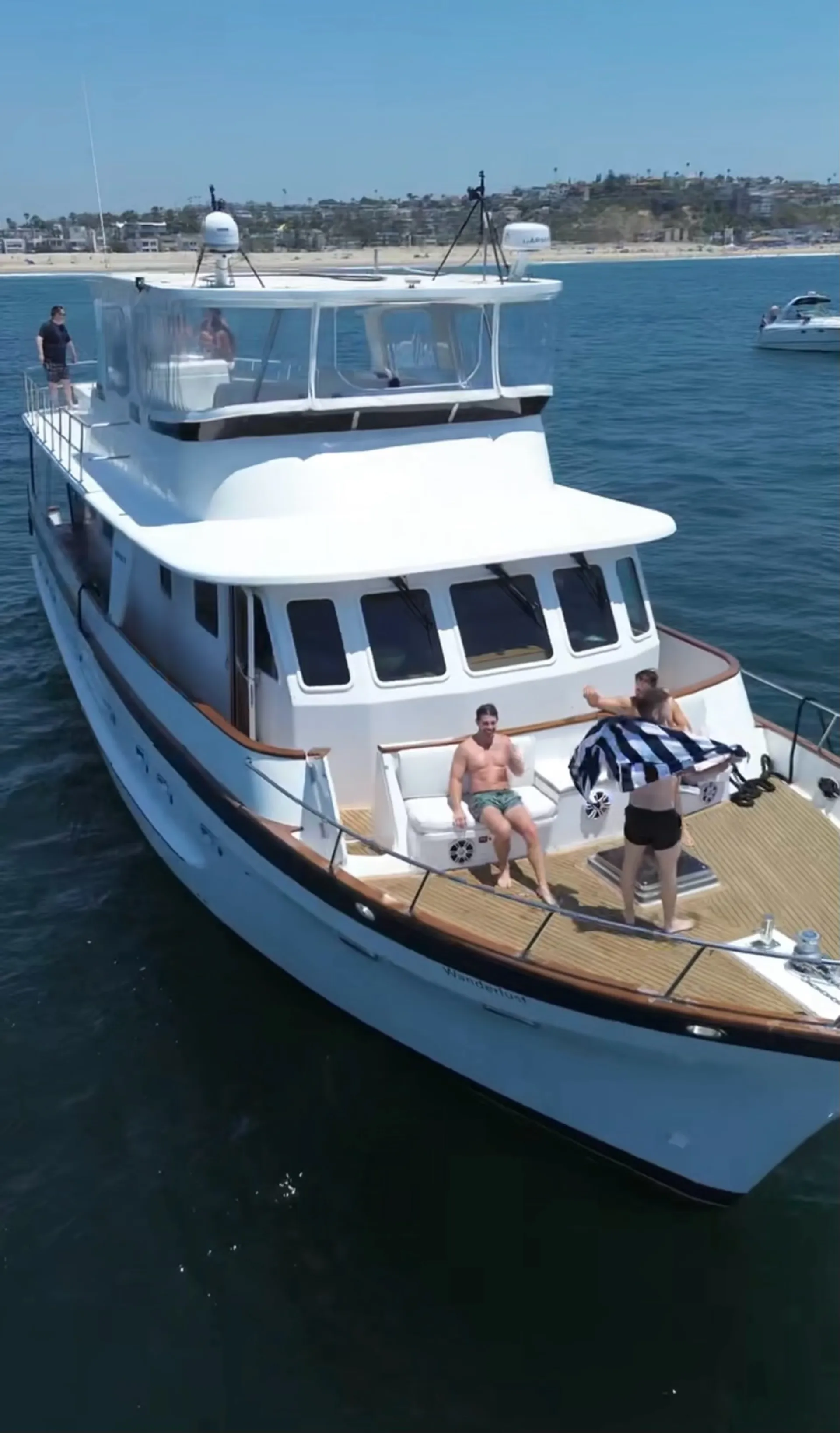 2015 70 ft defevor yacht lots of toys out door bar 