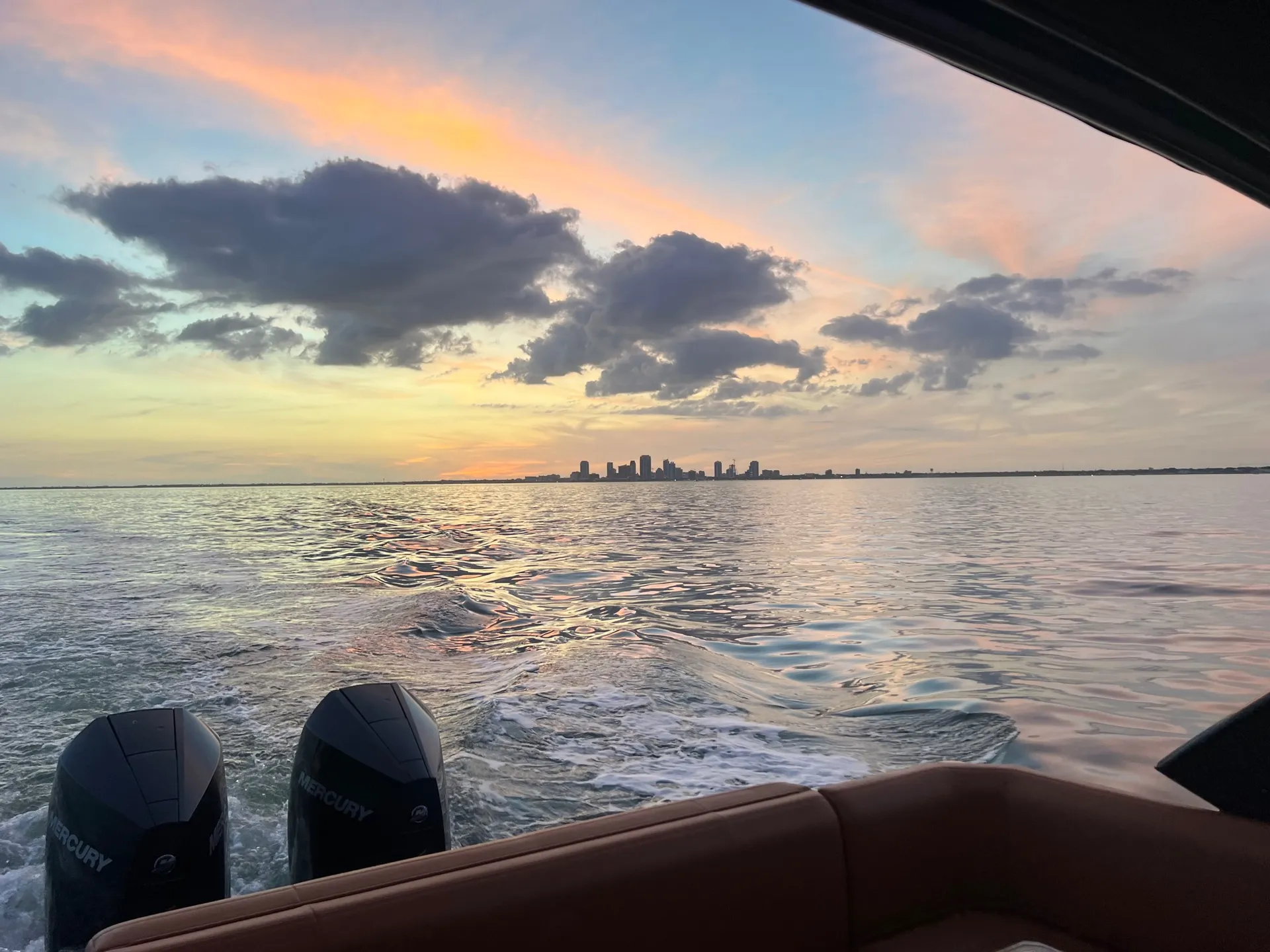 CRUISERS YACHTS 338 SOUTH BEACH EDITION in Tampa, FL — photo 2