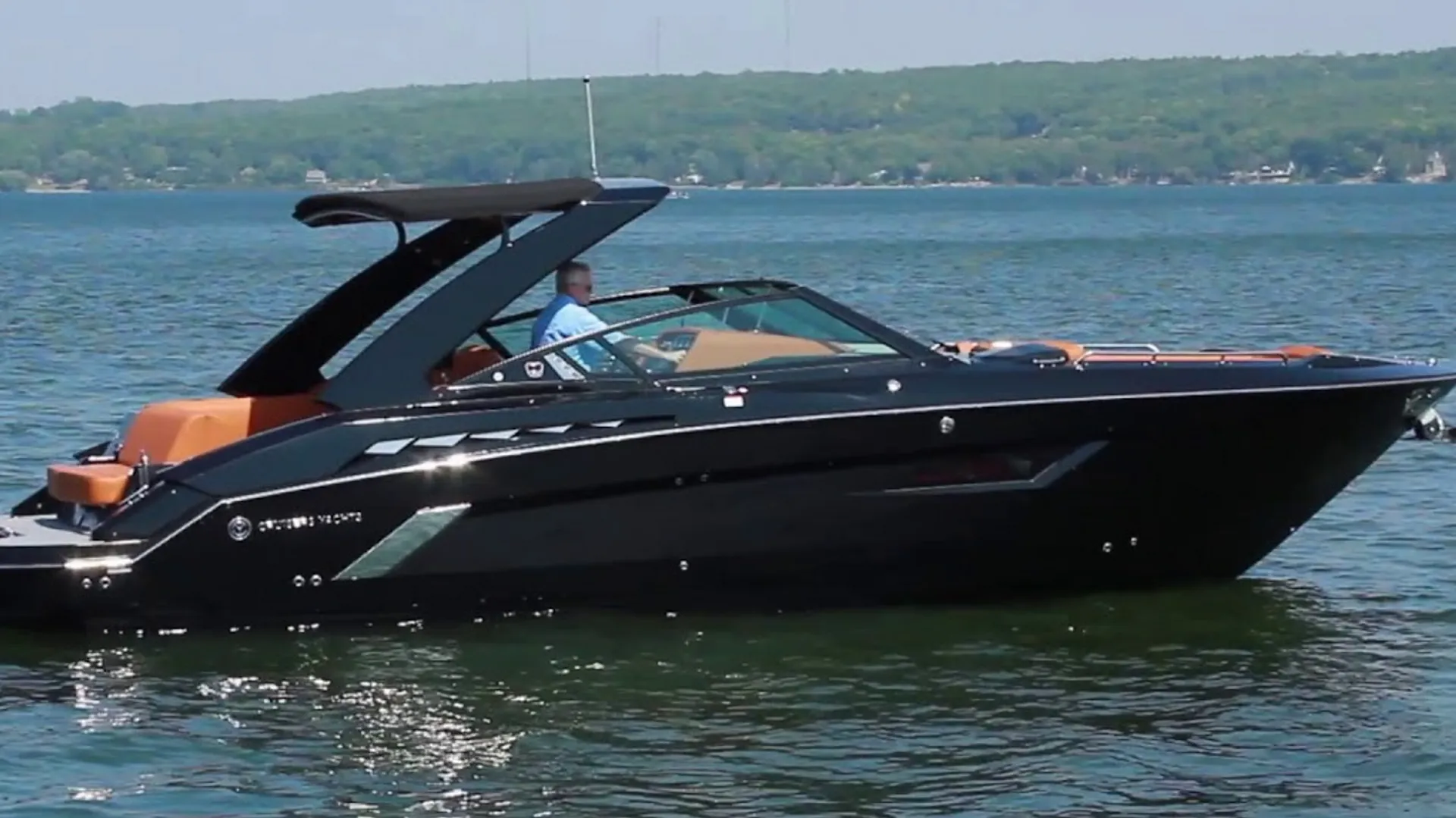 CRUISERS YACHTS 338 SOUTH BEACH EDITION in Tampa, FL — photo 6