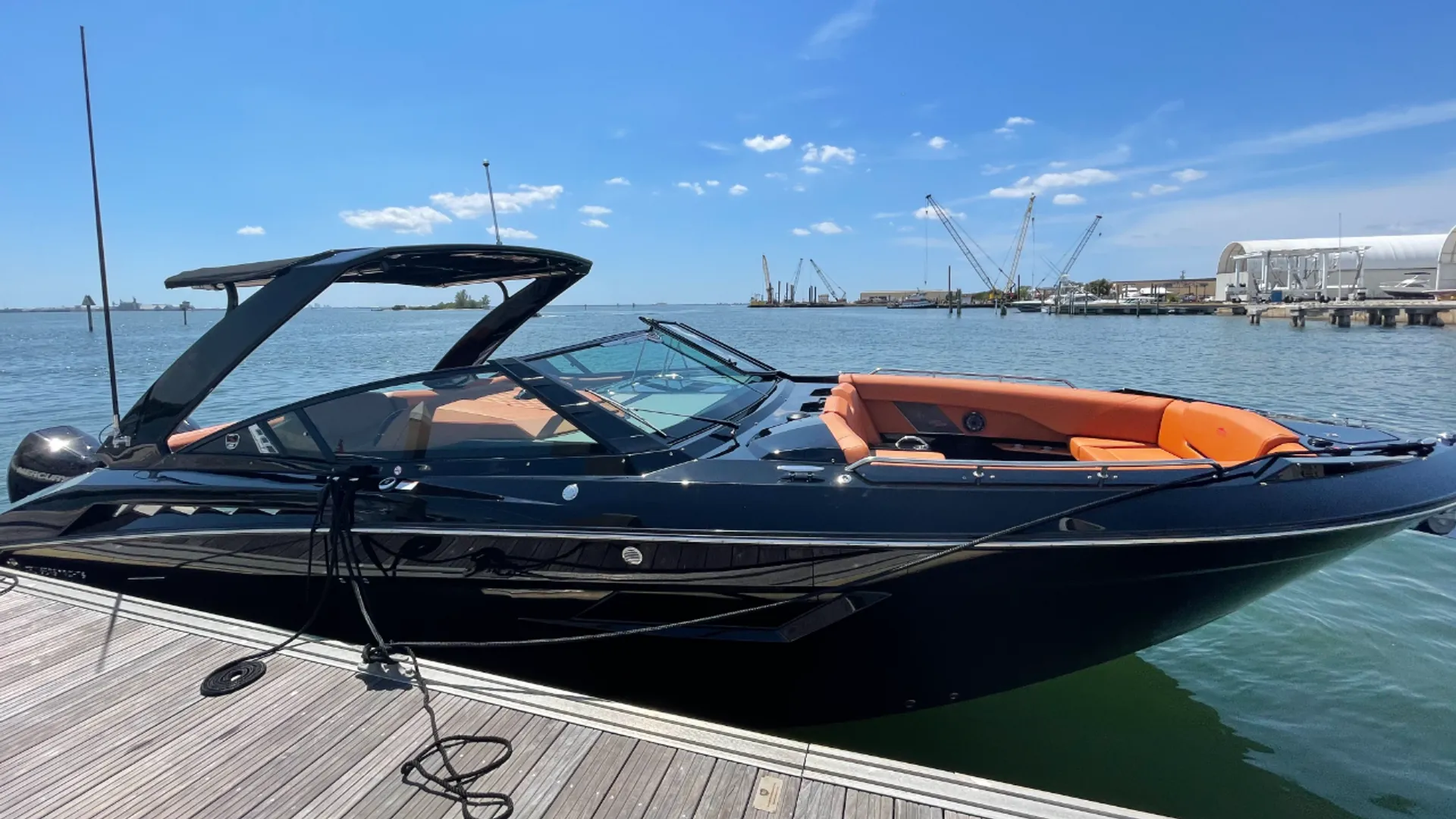 CRUISERS YACHTS 338 SOUTH BEACH EDITION in Tampa, FL — photo 9