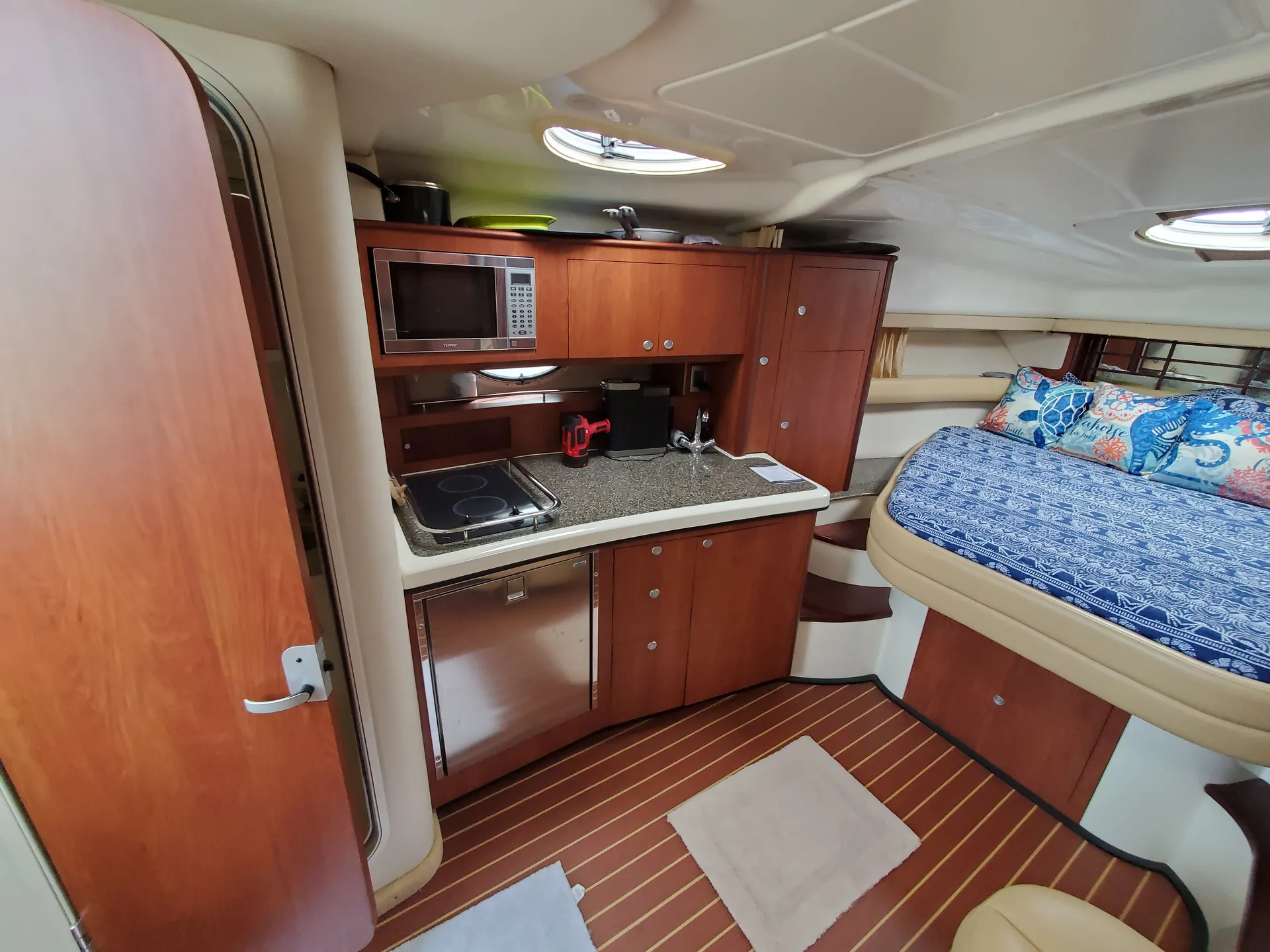 Beautiful 35' Express Cruiser to enjoy Space Coast!