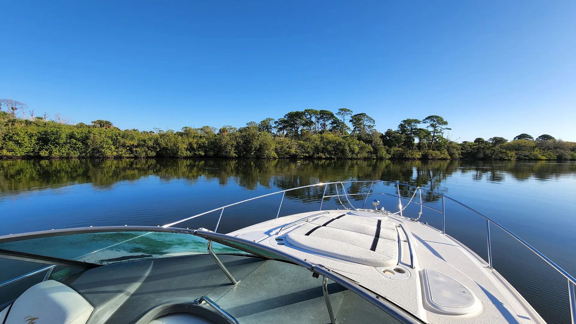 Beautiful 35' Express Cruiser to enjoy Space Coast!