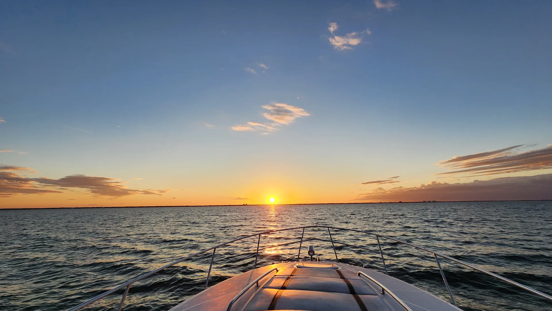 Beautiful 35' Express Cruiser to enjoy Space Coast!