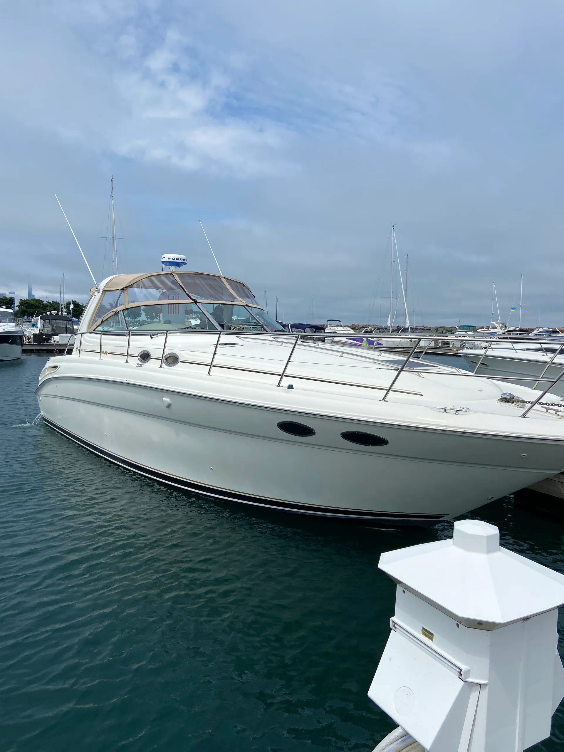 Sea Ray Boats 380 Sundancer in Chicago, IL — photo 2
