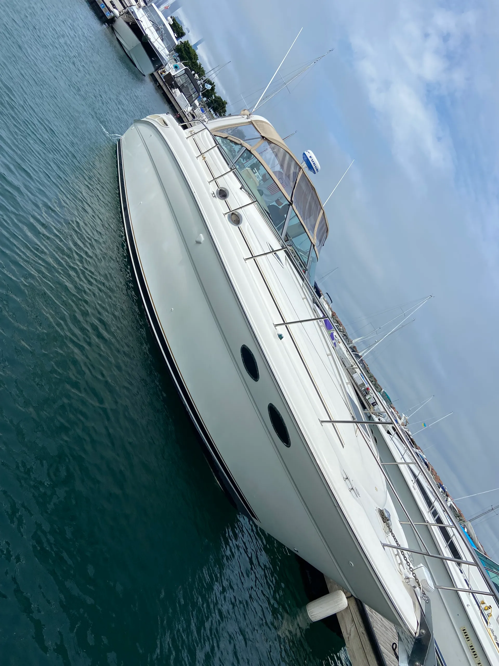 Sea Ray Boats 380 Sundancer in Chicago, IL — photo 3