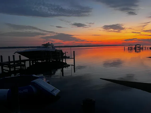 Rent a Sea Ray Boats cruiser in King George, VA near me