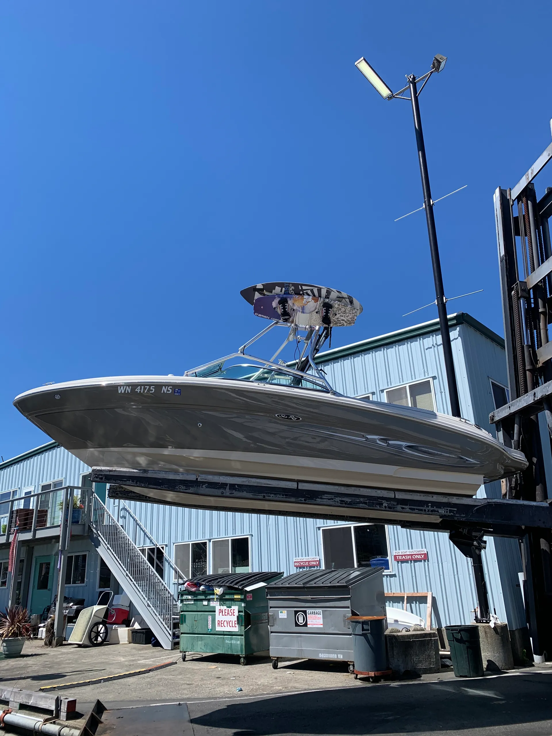 Sea Ray Boats 220 Select BR  in Seattle, WA — photo 4
