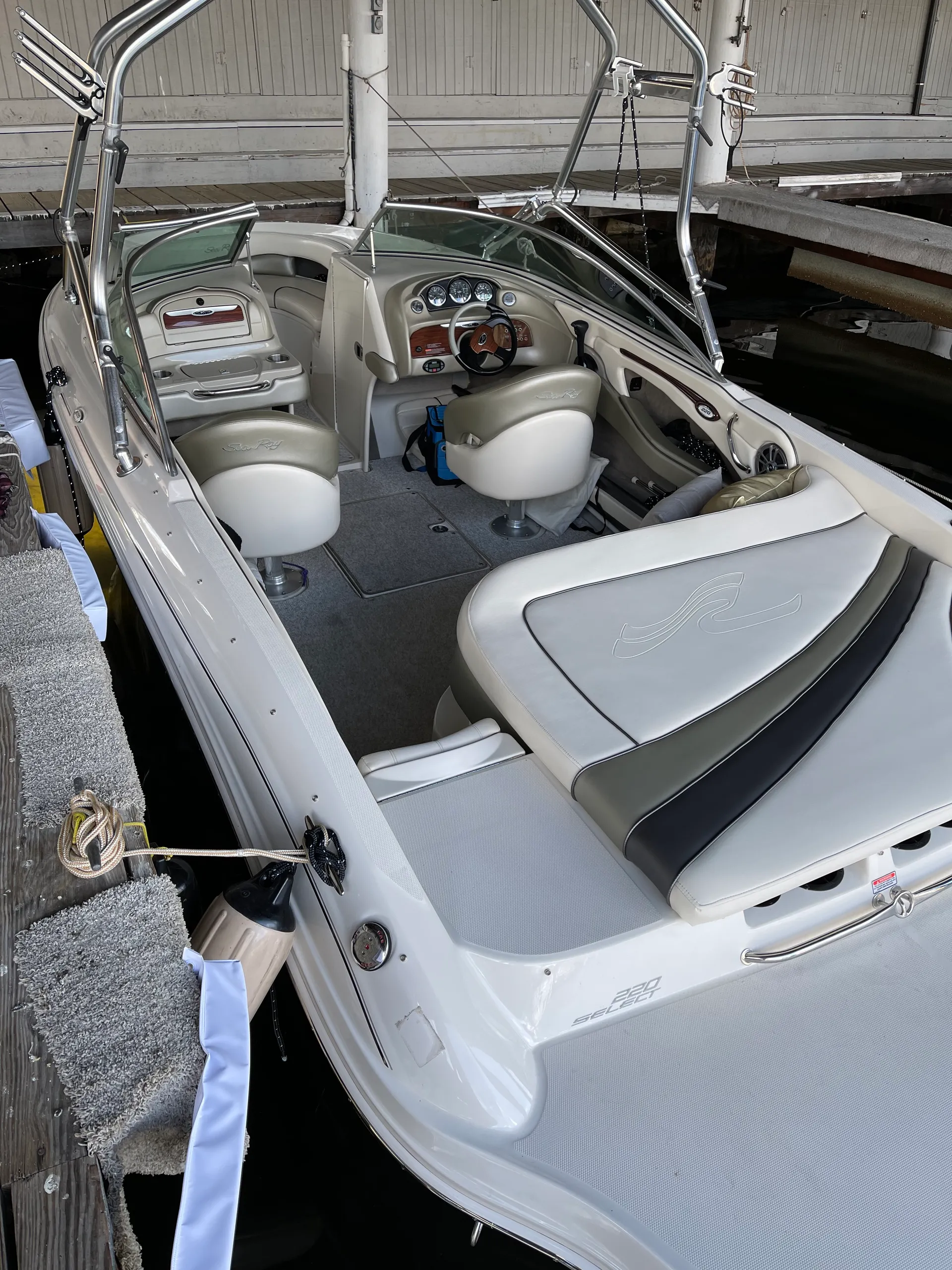 Sea Ray Boats 220 Select BR  in Seattle, WA — photo 7