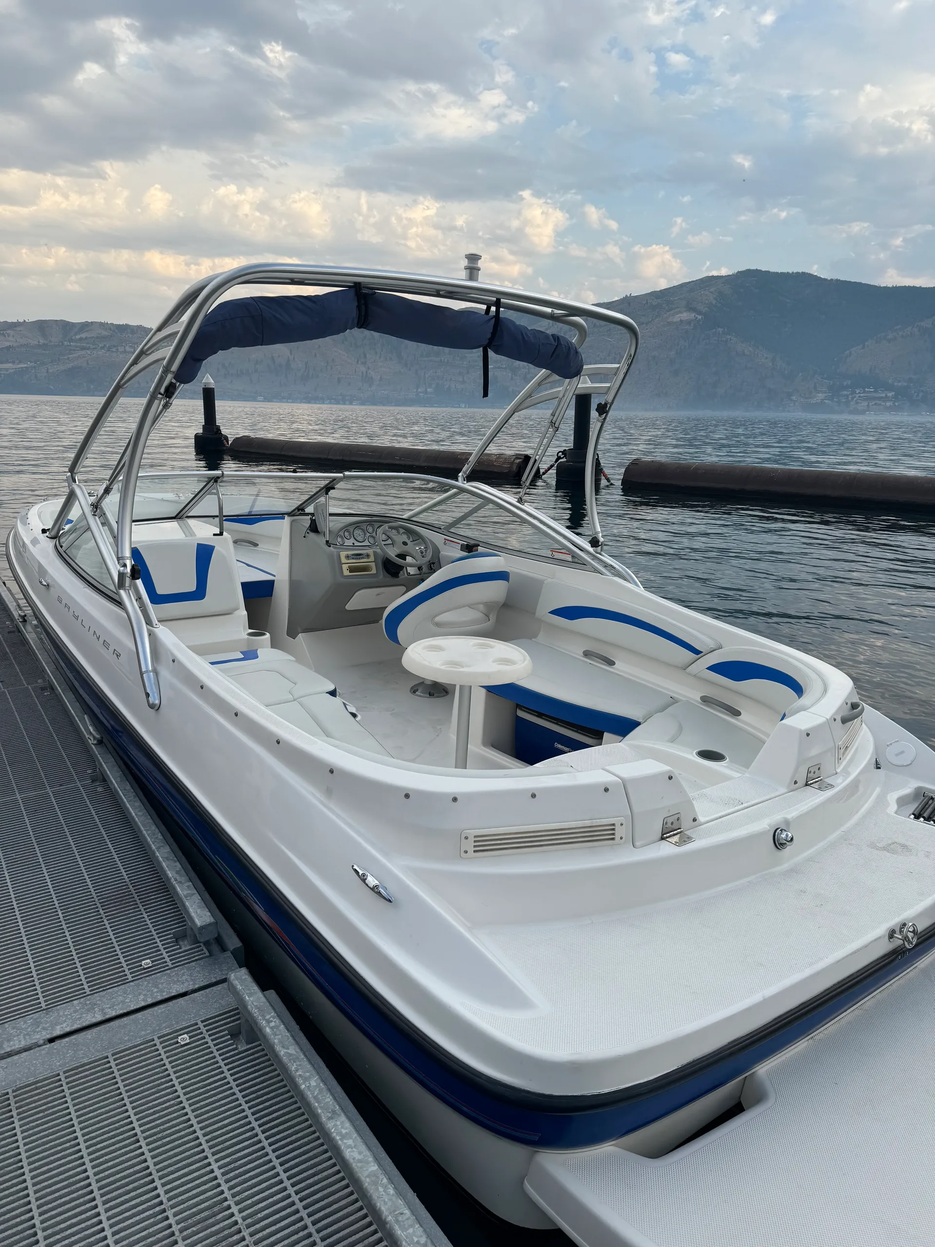 Bayliner 219 IO in Renton, WA — photo 2