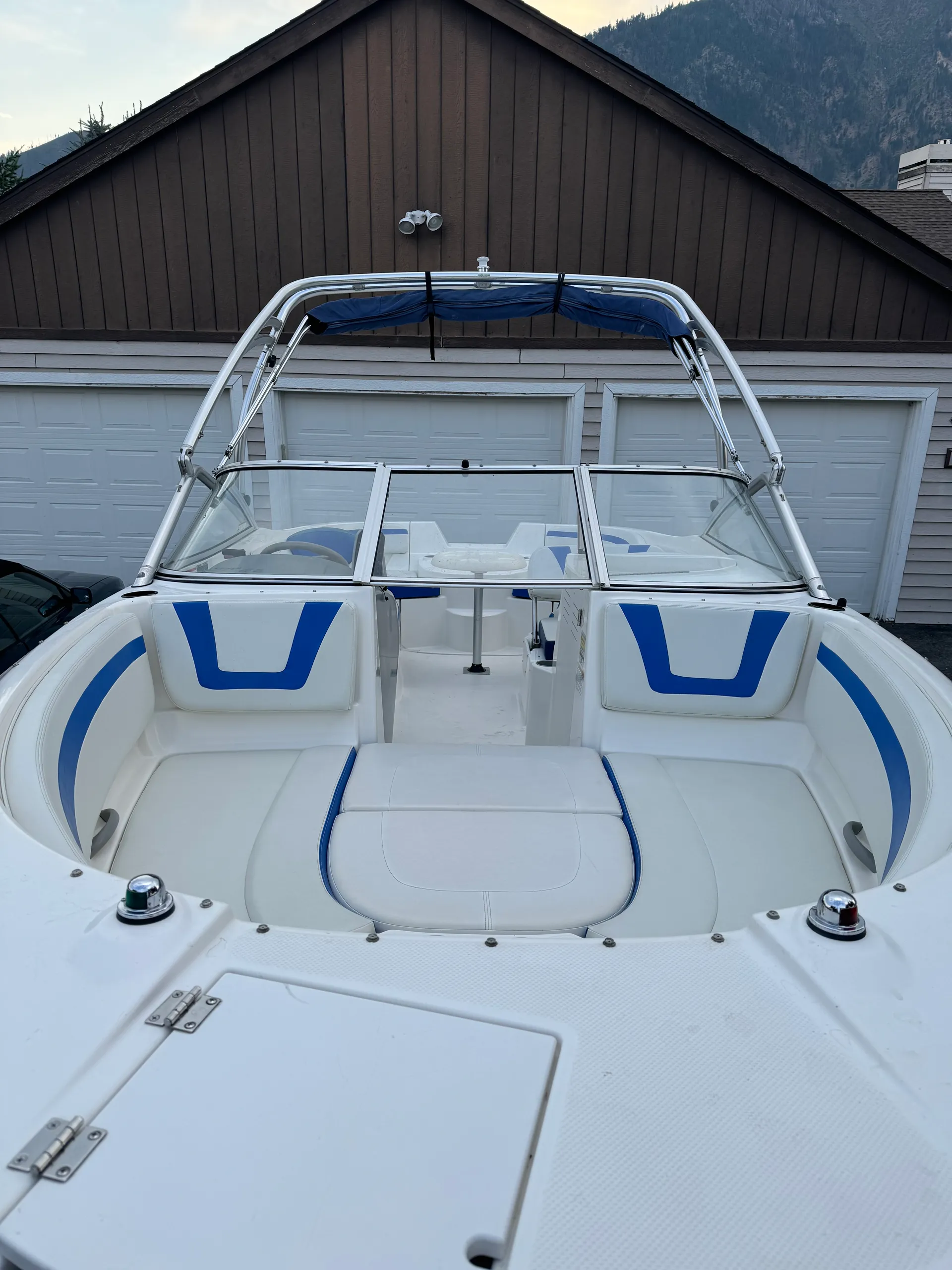 Bayliner 219 IO in Renton, WA — photo 4