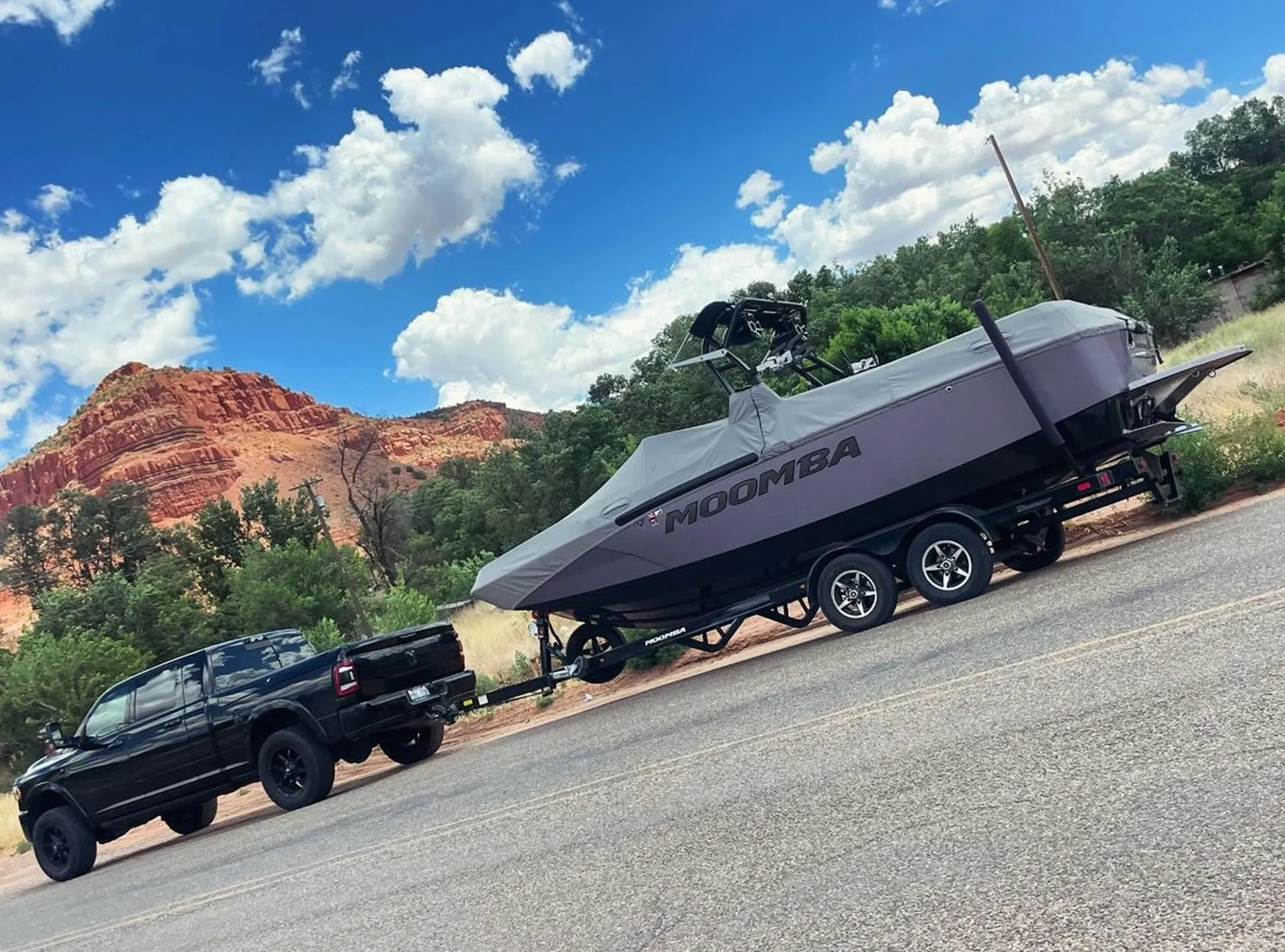 Perfect boat to surf/wakeboard/ski/tube with all the family/friends