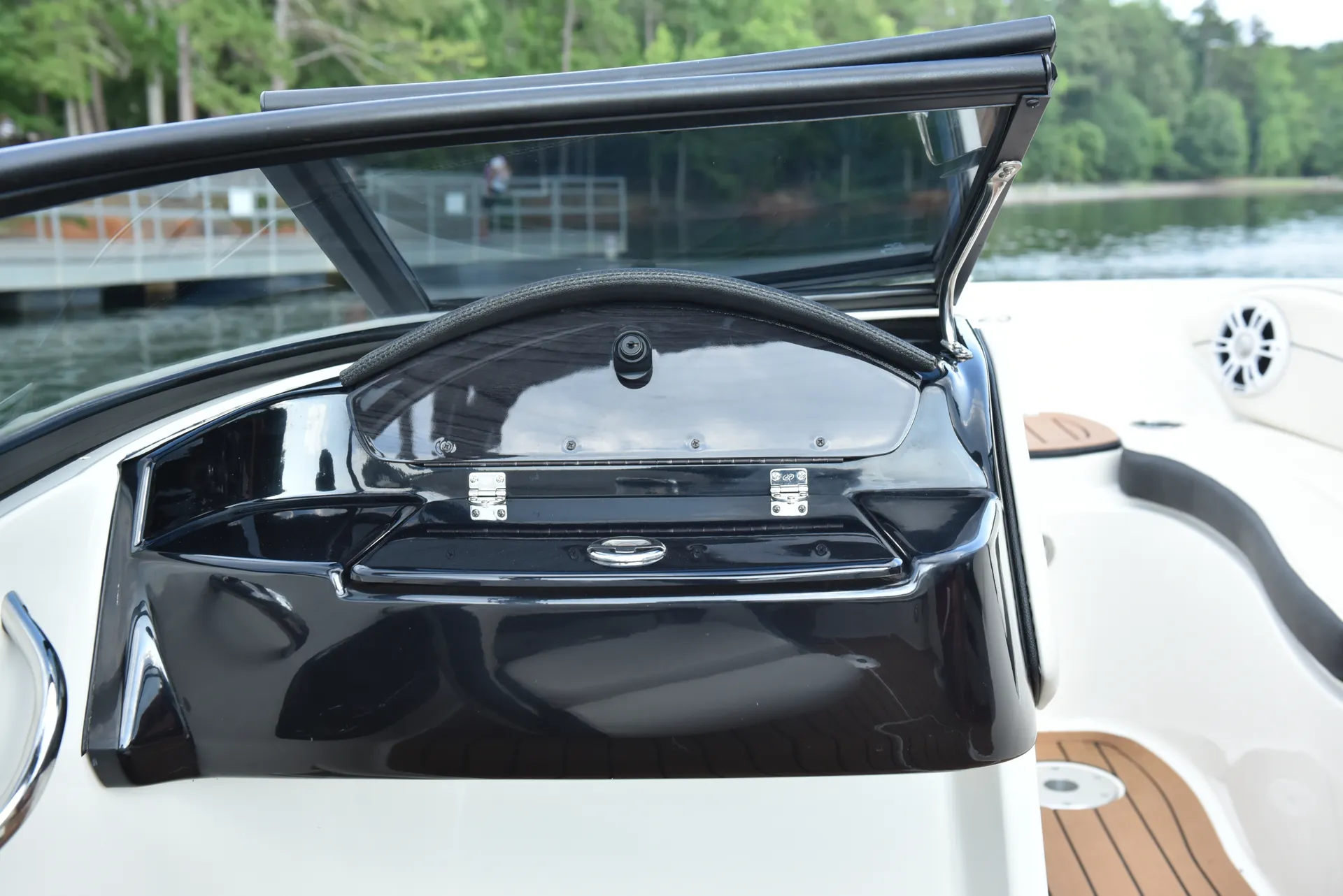 Ultimate Luxury Rental On Lake Lanier. Like New 300 HP STINGRAY 23 FT