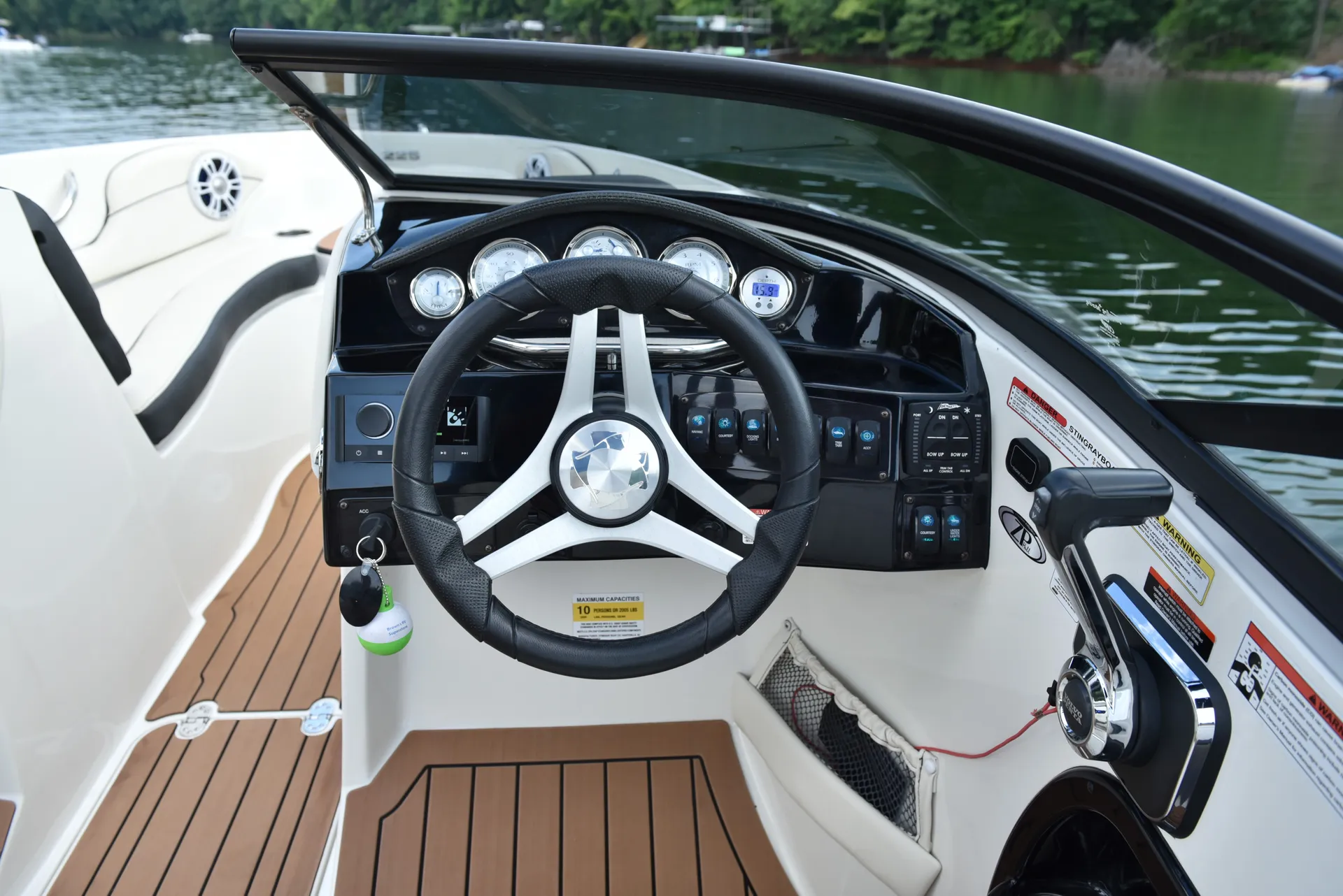 Ultimate Luxury Rental On Lake Lanier. Like New 300 HP STINGRAY 23 FT