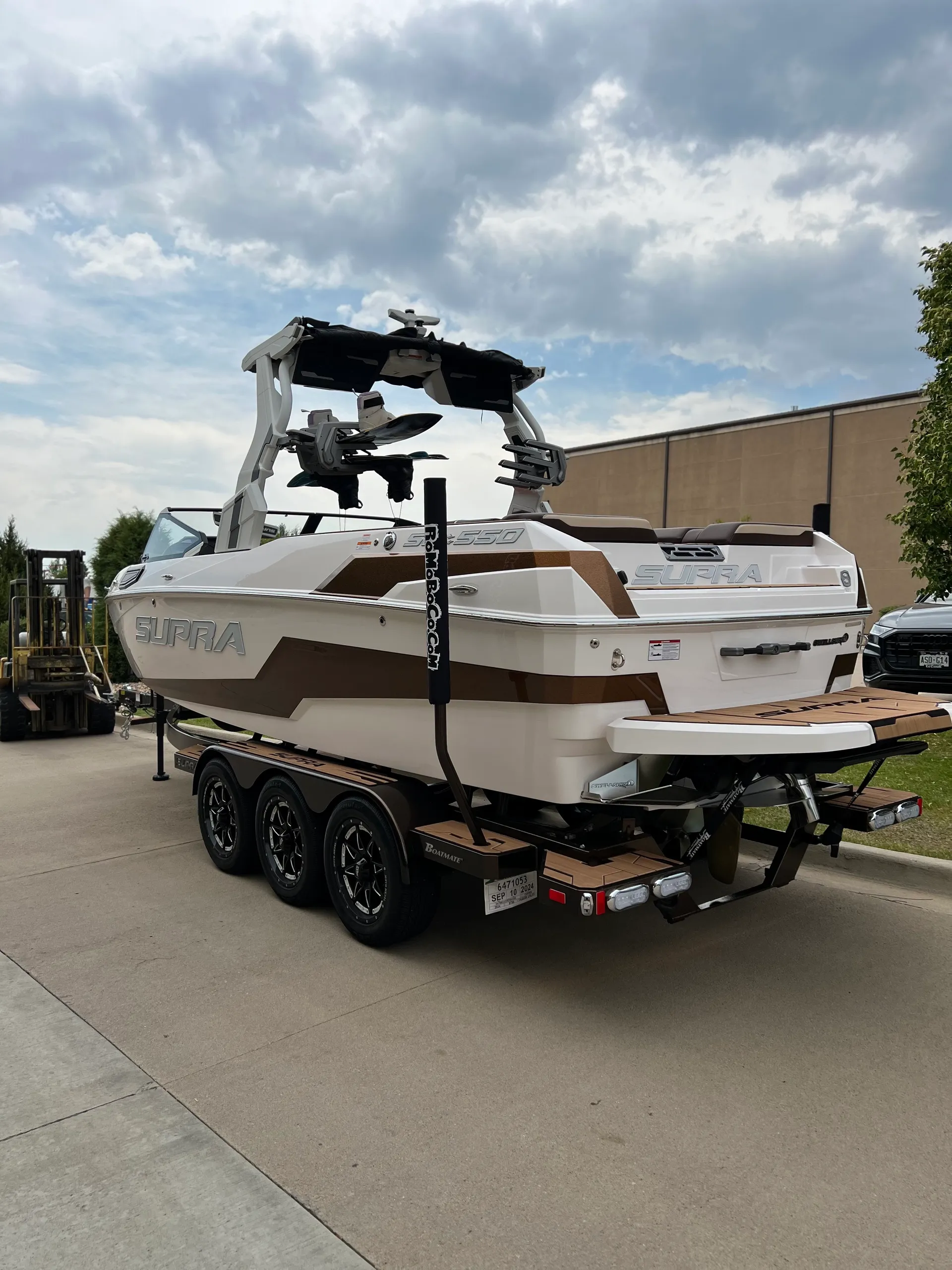 2024 Supra SL 550 Wake/Surf Boat Rental