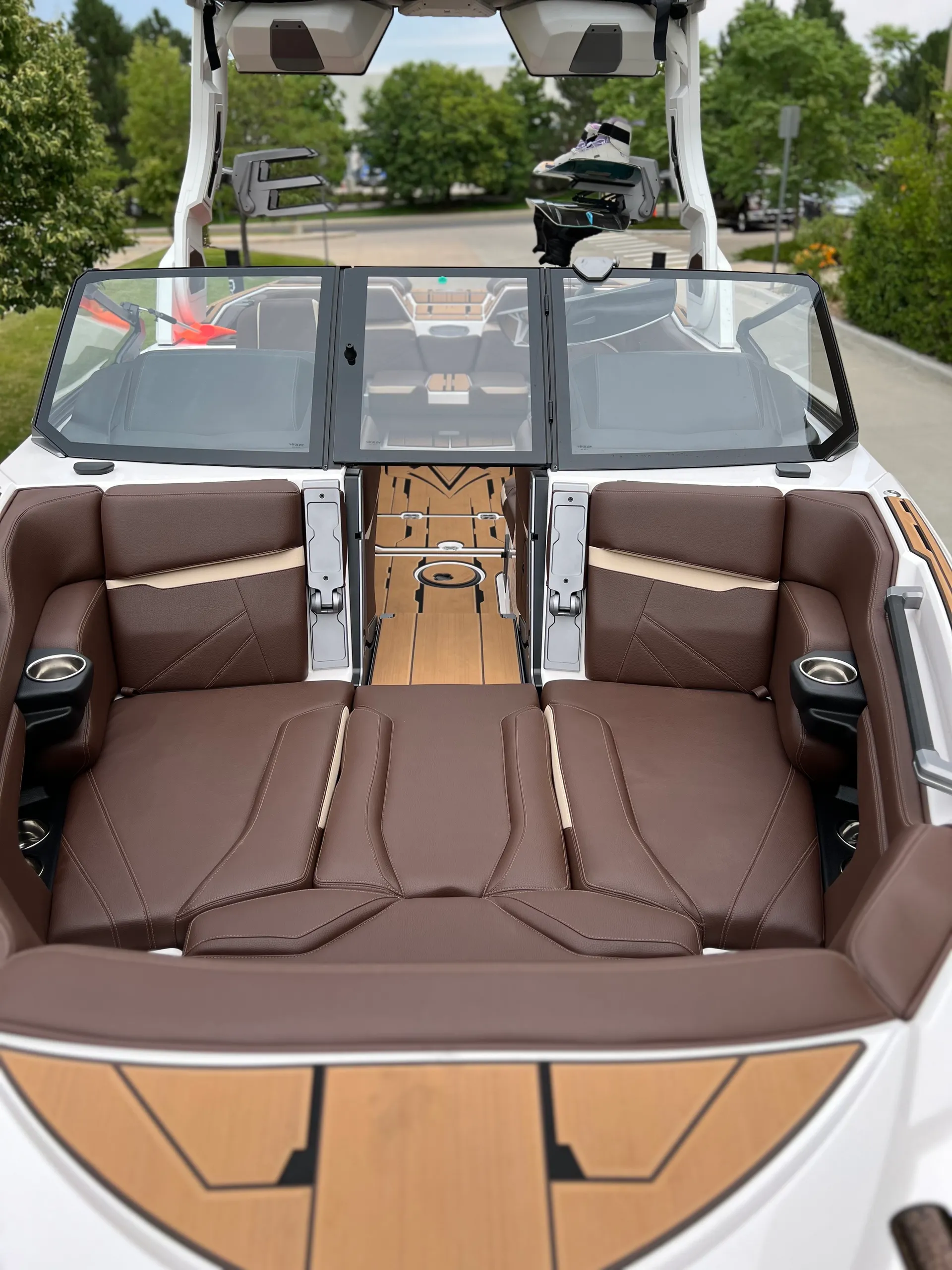 2024 Supra SL 550 Wake/Surf Boat Rental