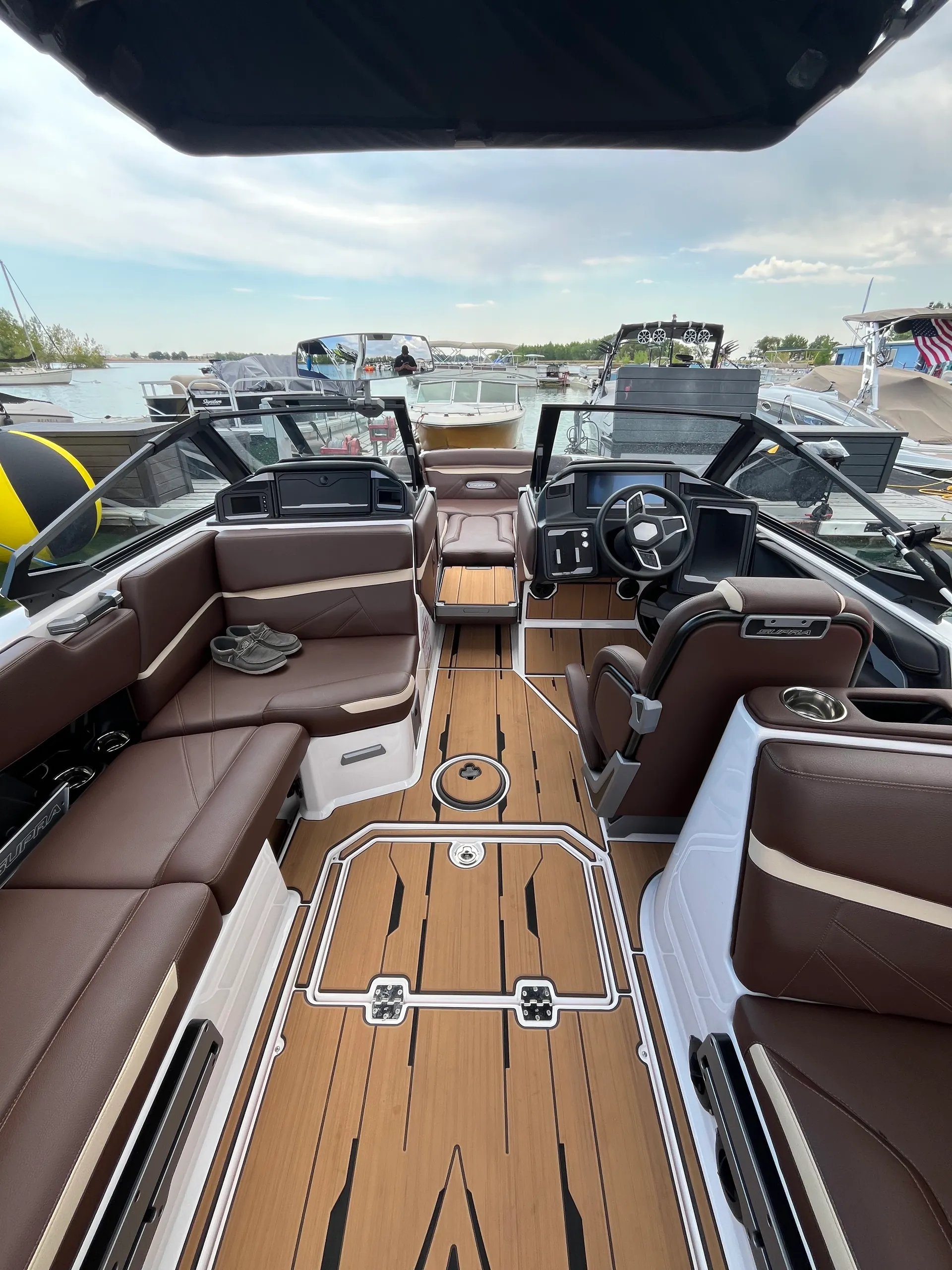 2024 Supra SL 550 Wake/Surf Boat Rental