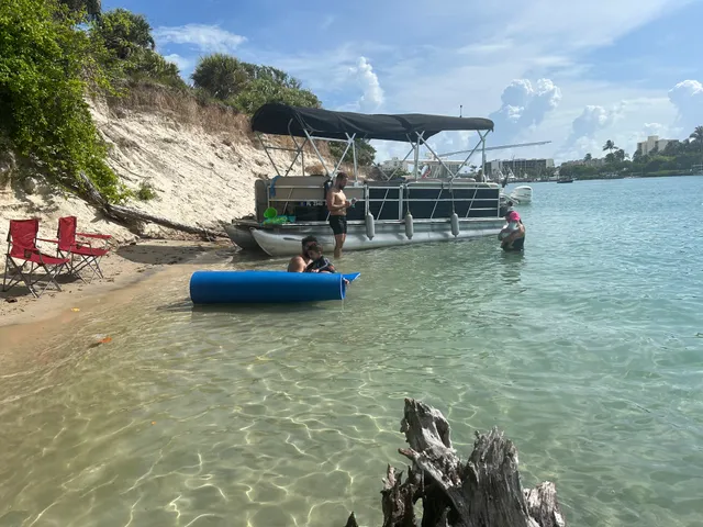 Rent a ENCORE BENTLEY pontoon in Jupiter, FL near me