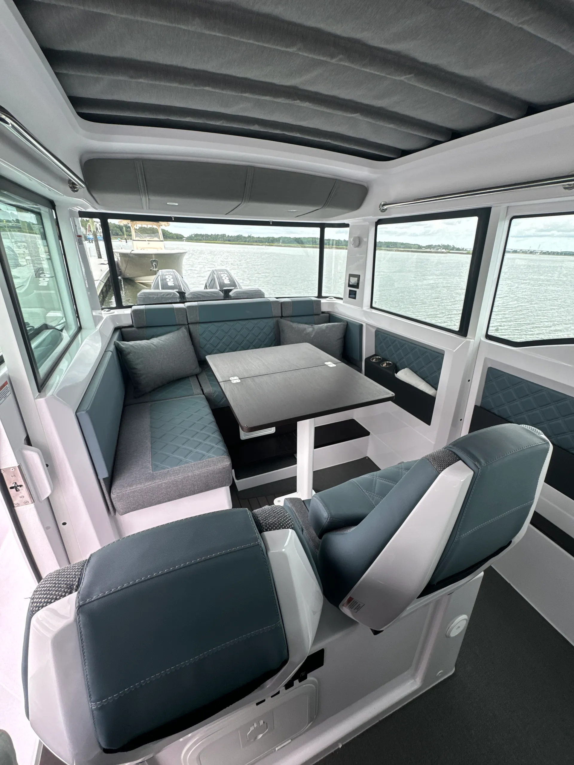 Brand New 37' Yacht For Charter