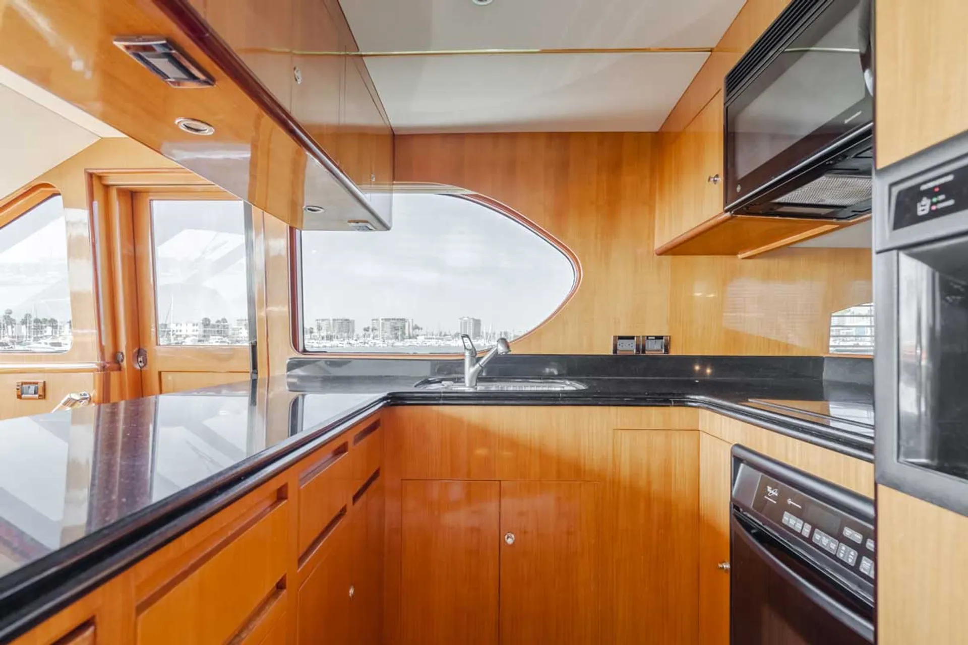 Ocean Alexander  70c in Marina del Rey, CA — photo 6