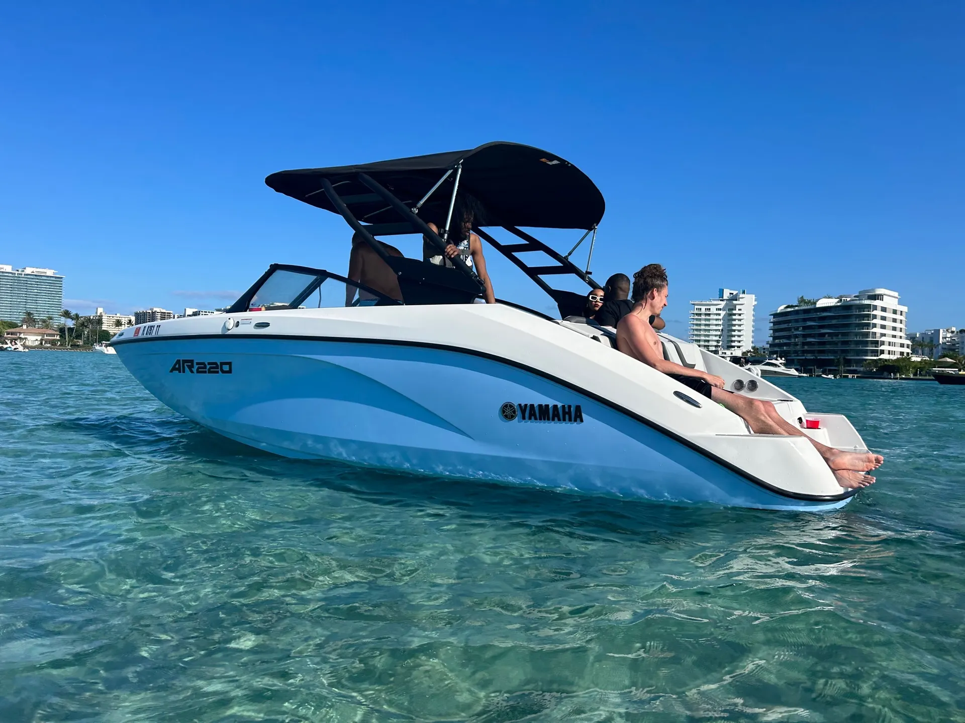 YAMAHA AR220 in Miami Beach, FL — photo 7