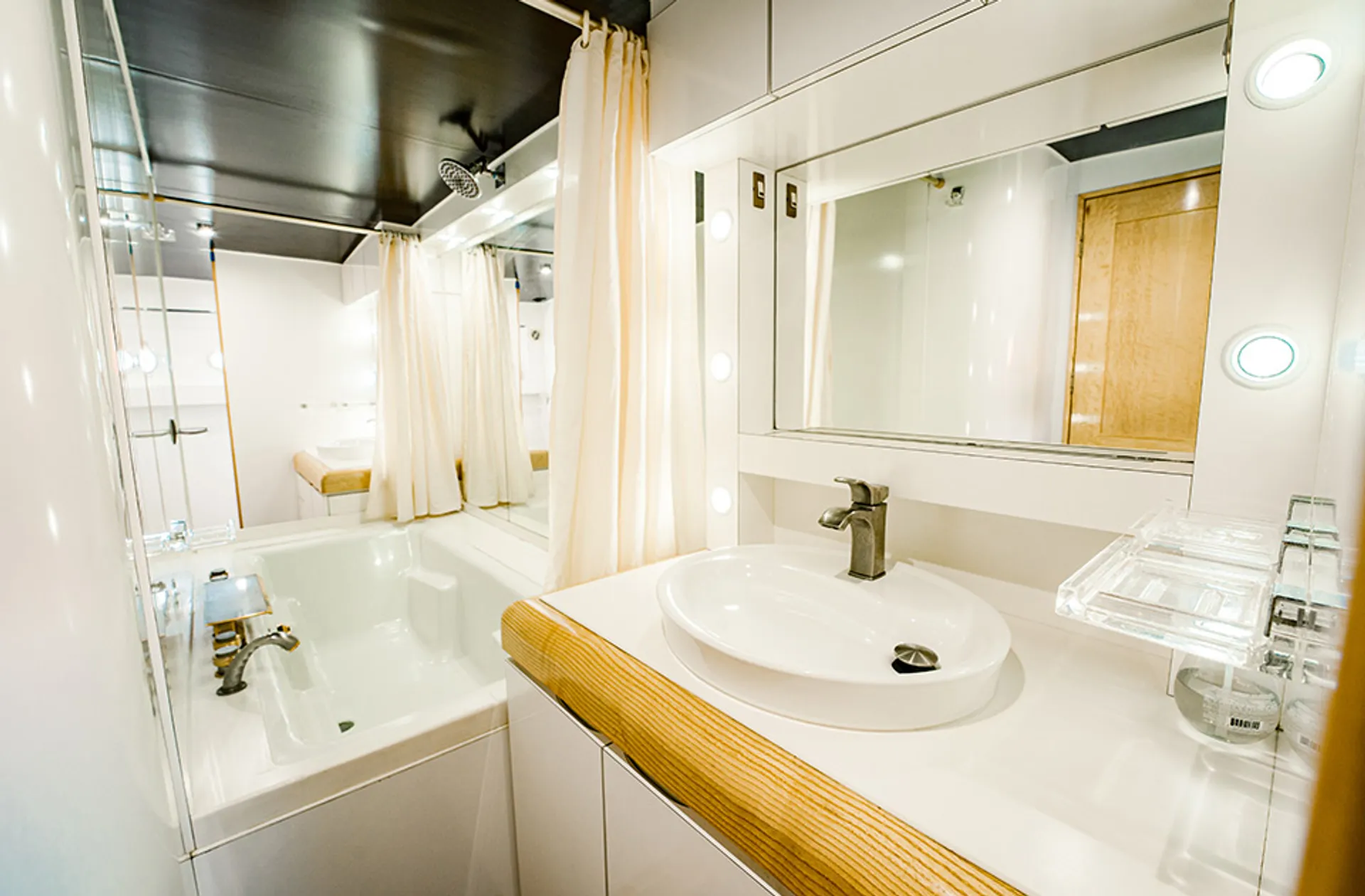 97ft Luxury Yacht in NJ/NYC